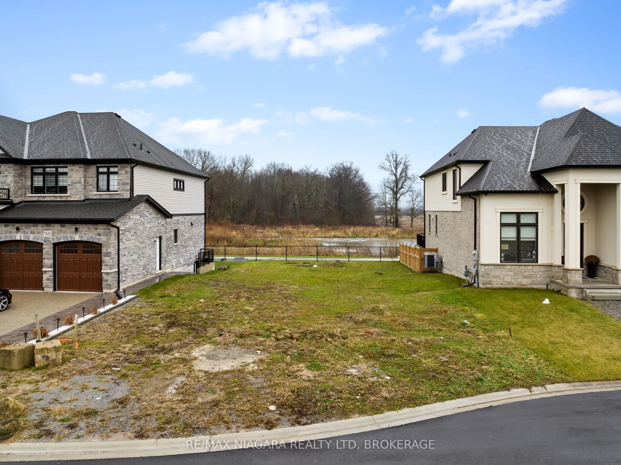7521 Sherrilee Crescent