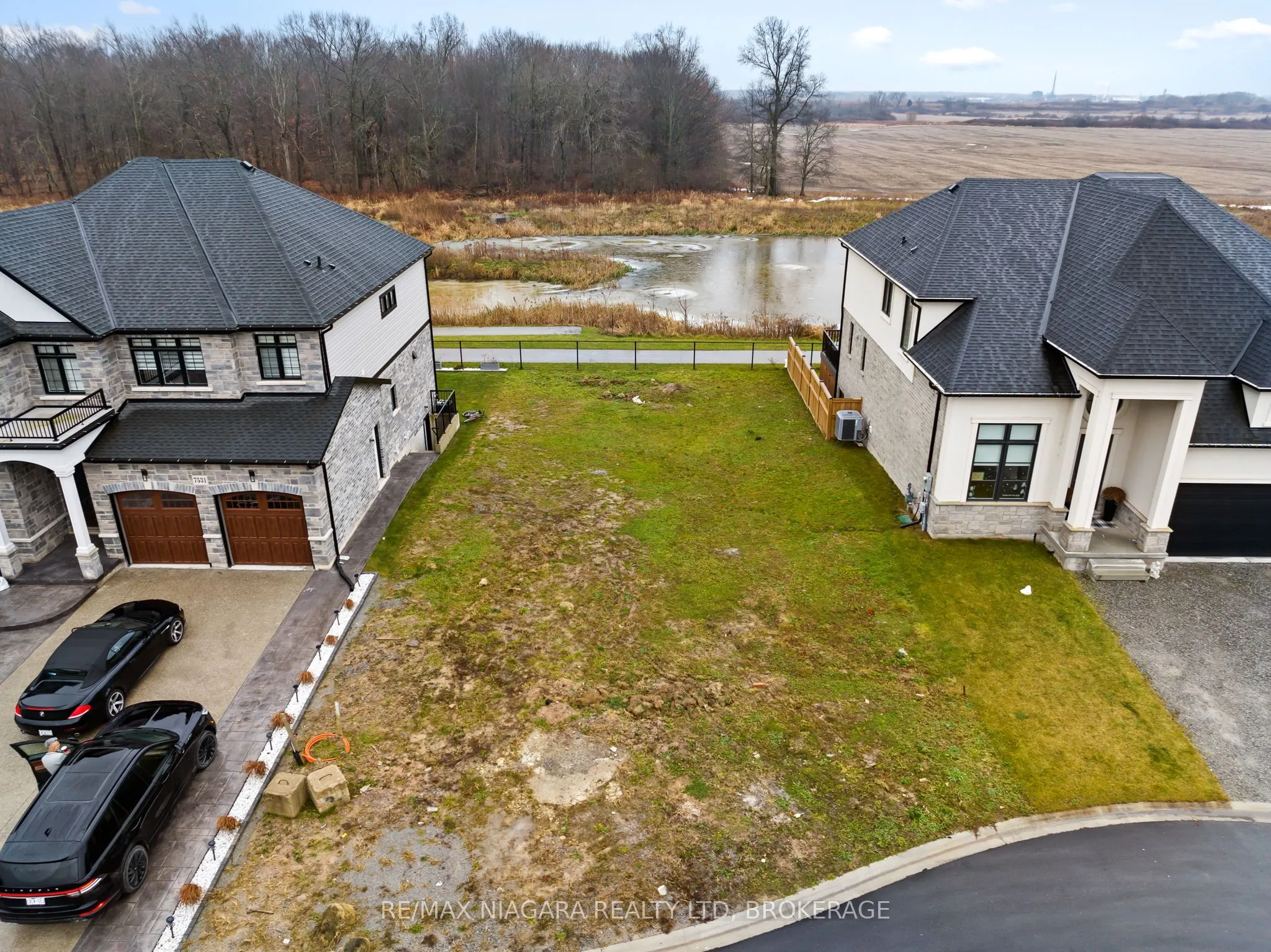 7521 Sherrilee Crescent