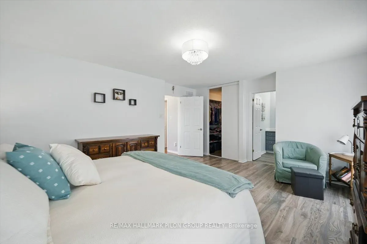 2112 Esprit Drive