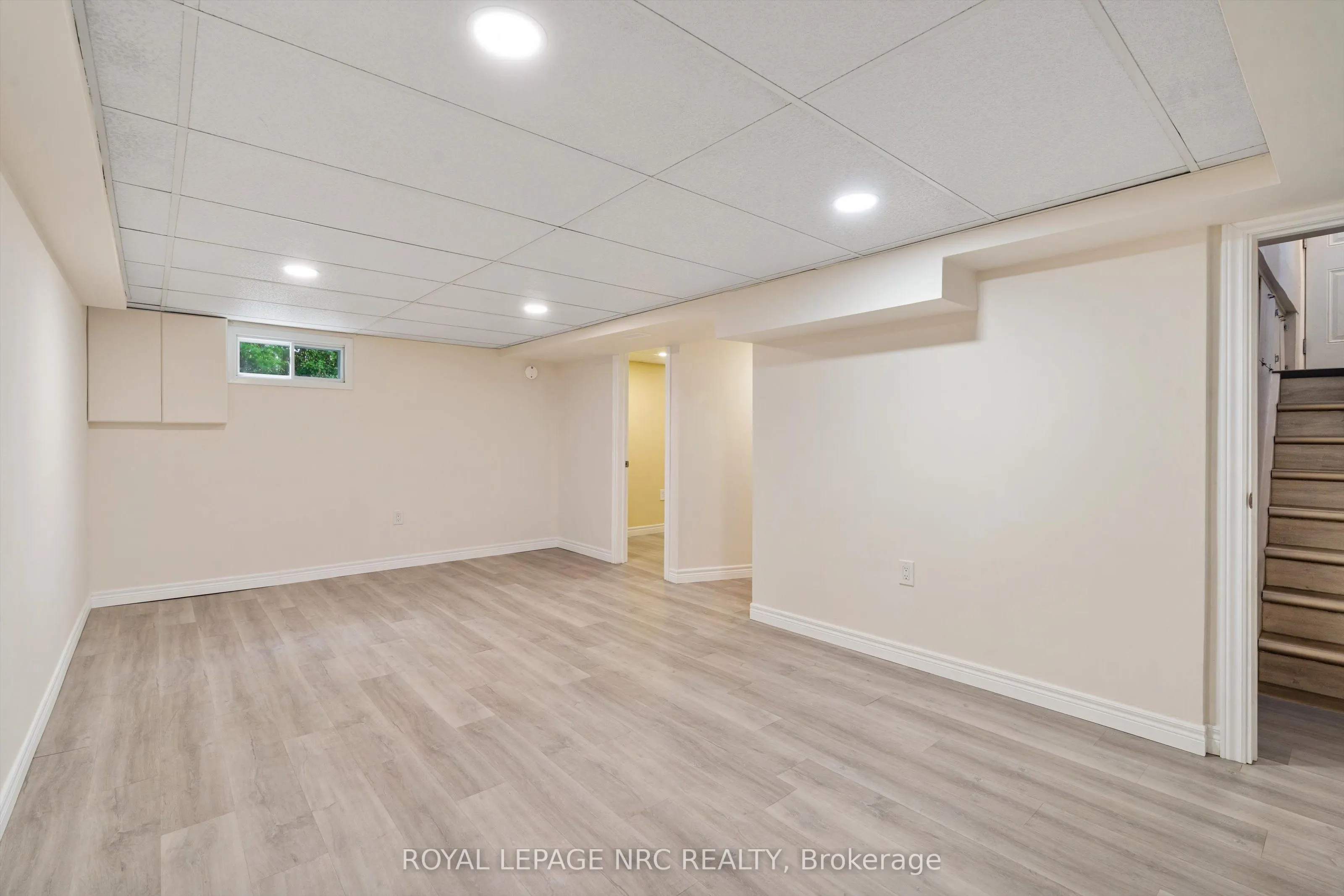 3 East Lynn Street E