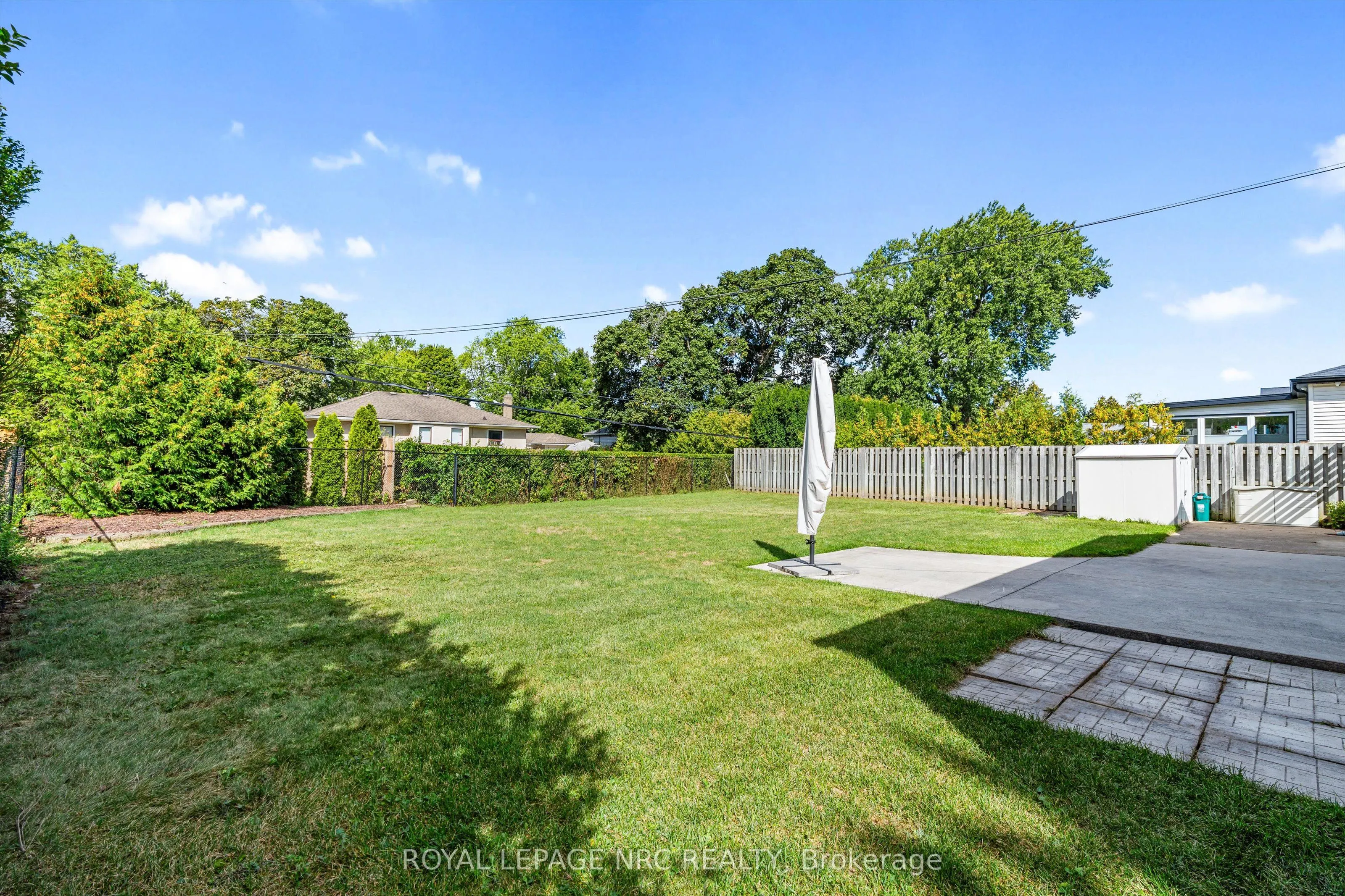 3 East Lynn Street E