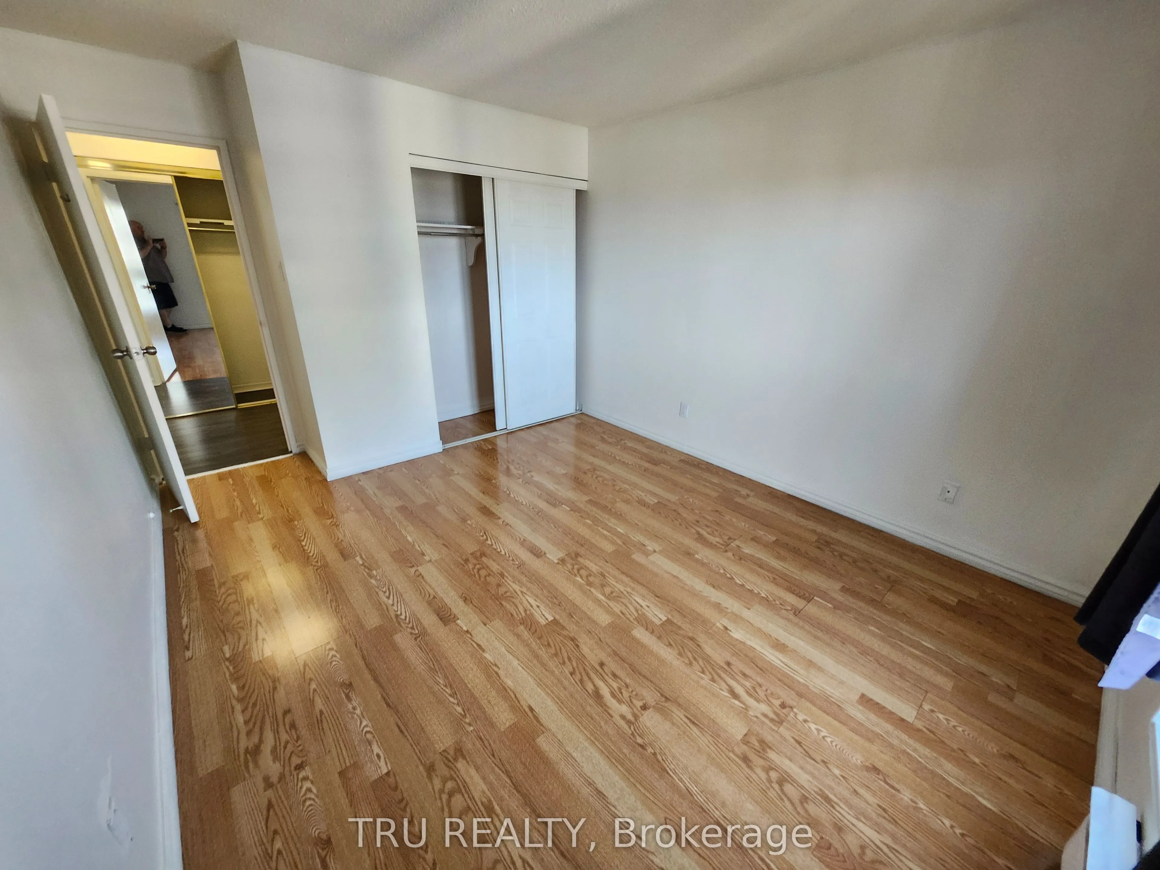 158C McArthur Avenue, #1606
