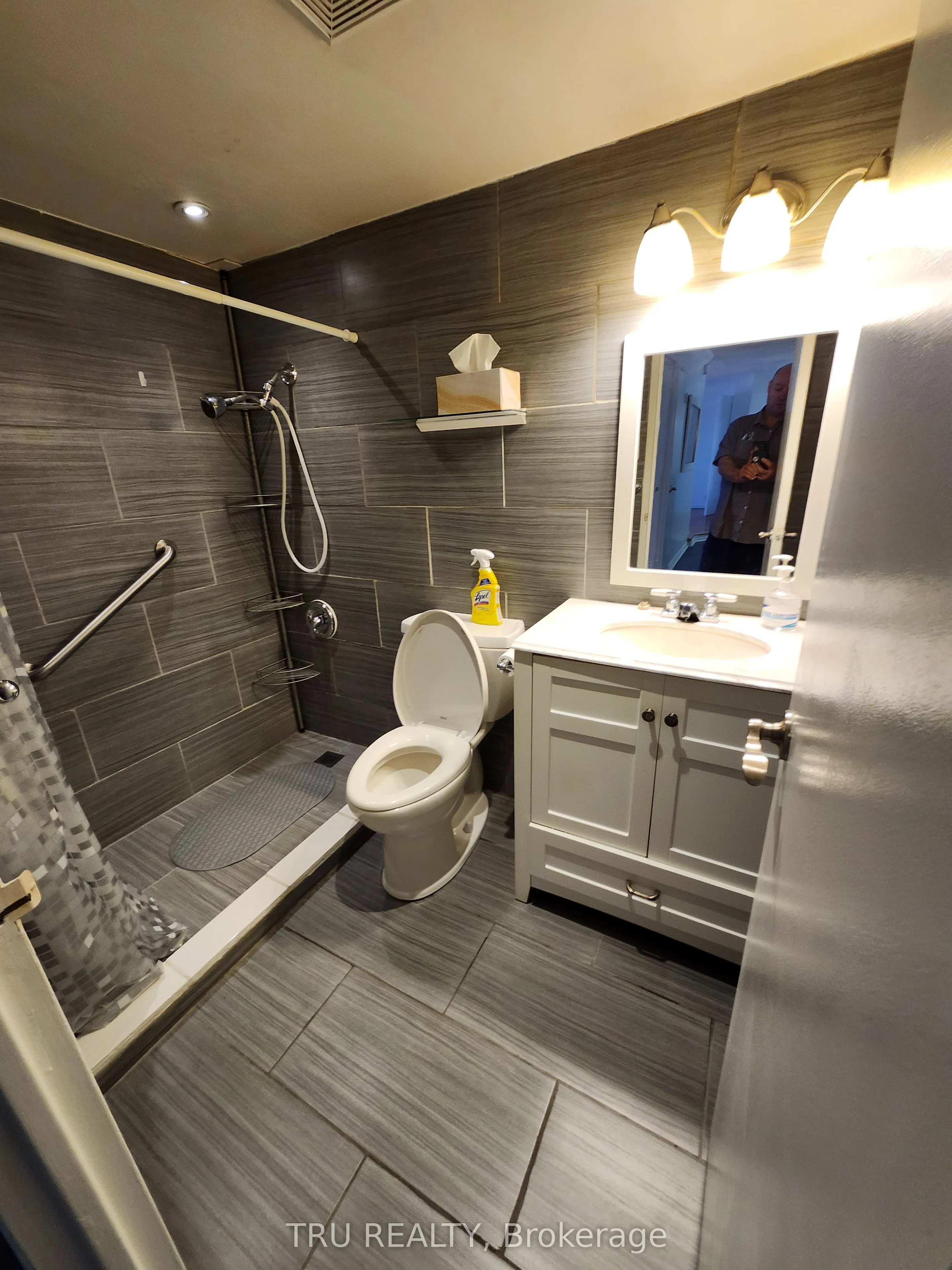158C McArthur Avenue, #1606