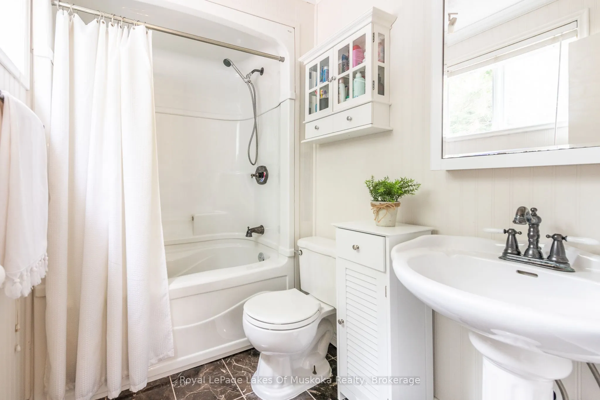 1588 Skyline Drive