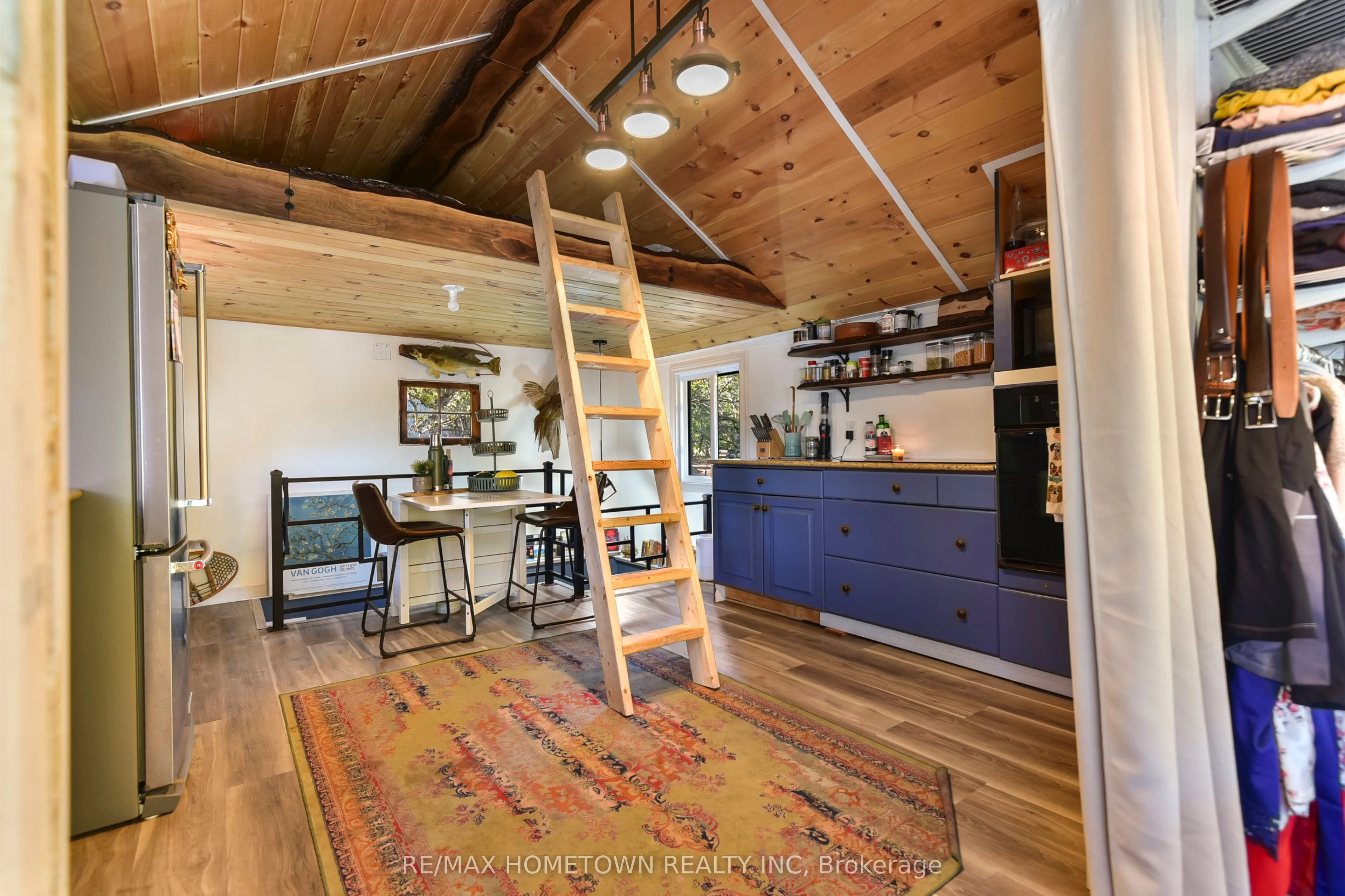 961 Narrows Lane