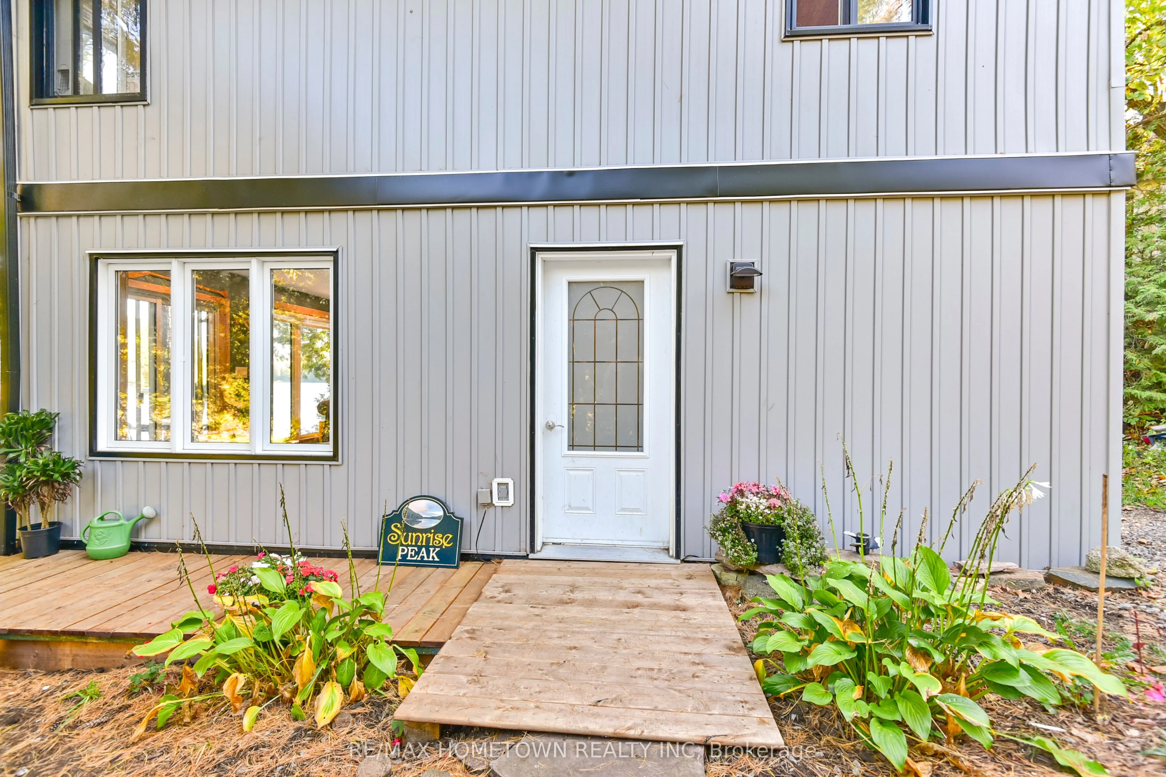 961 Narrows Lane