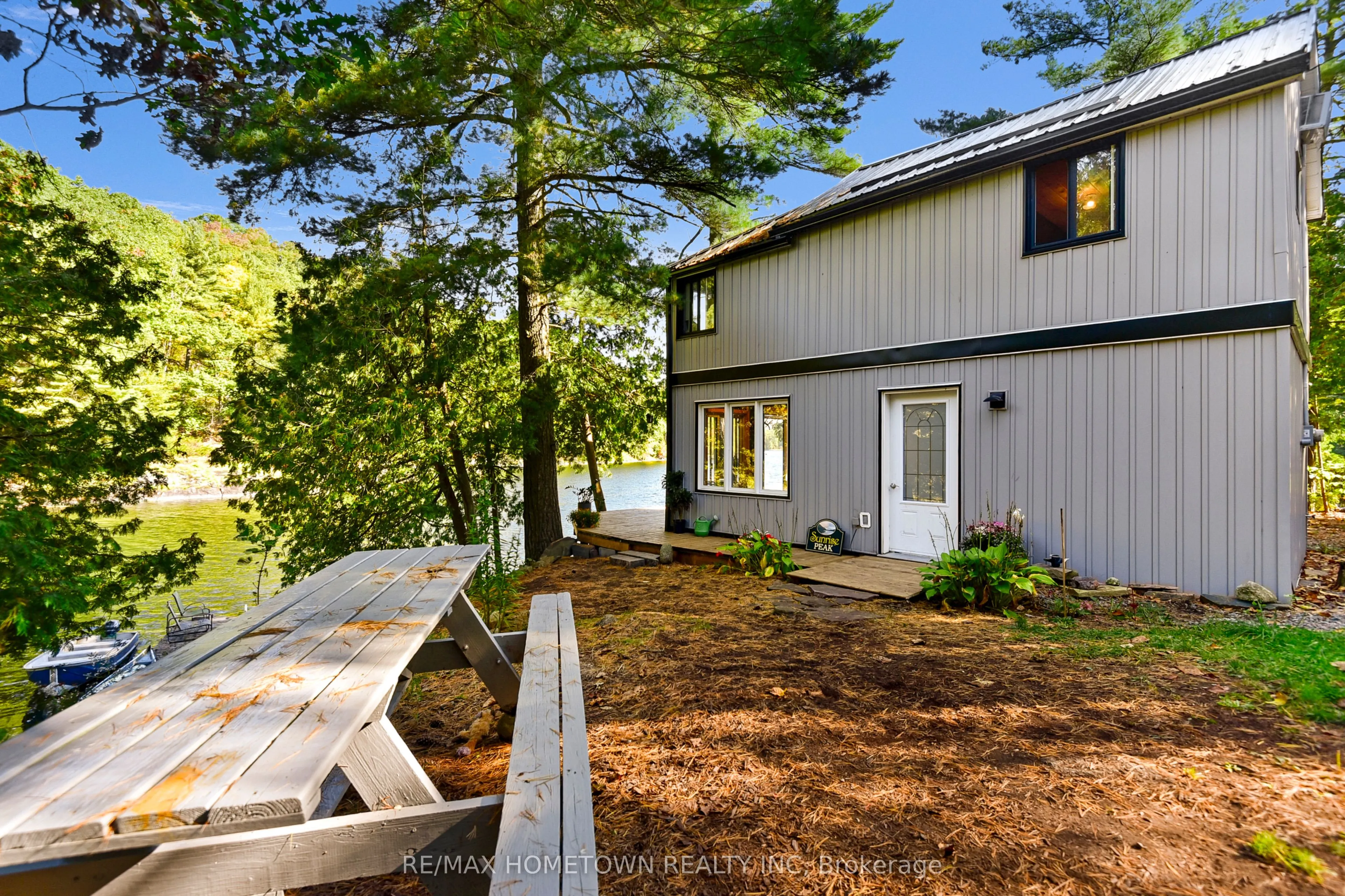 961 Narrows Lane