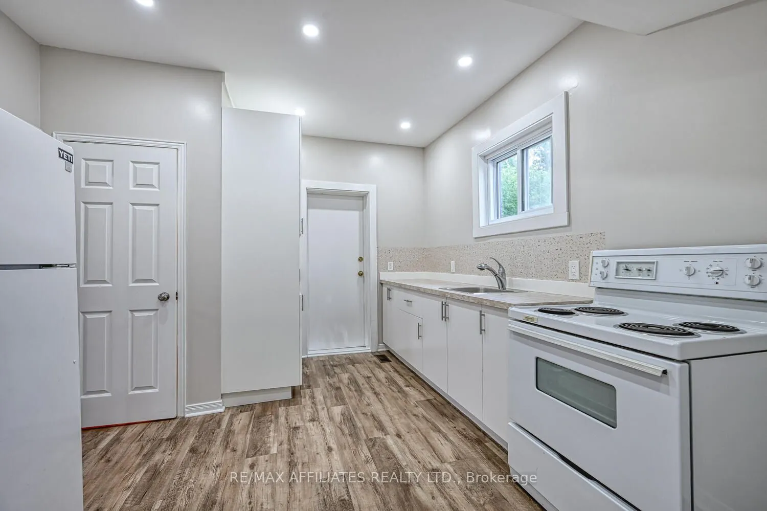 8 Winnifred Street N