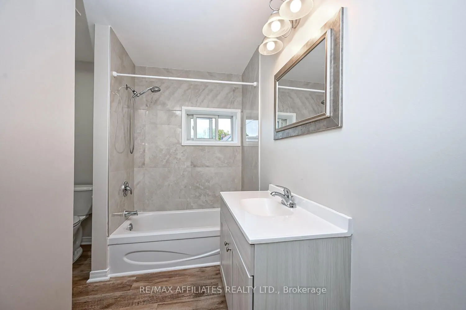 8 Winnifred Street N