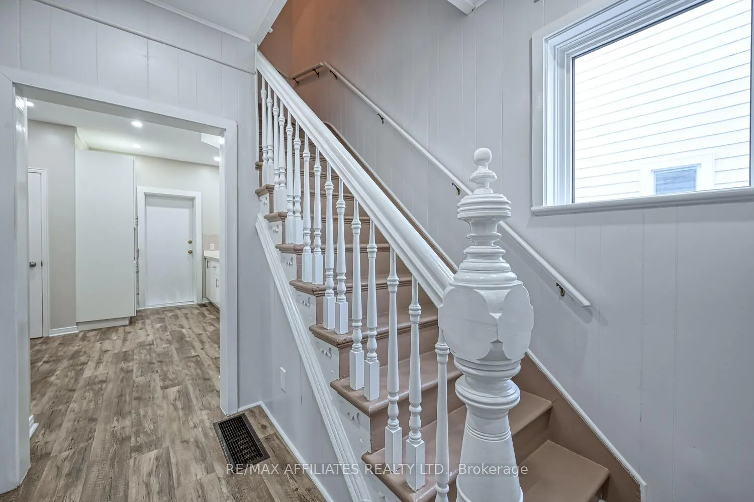 8 Winnifred Street N