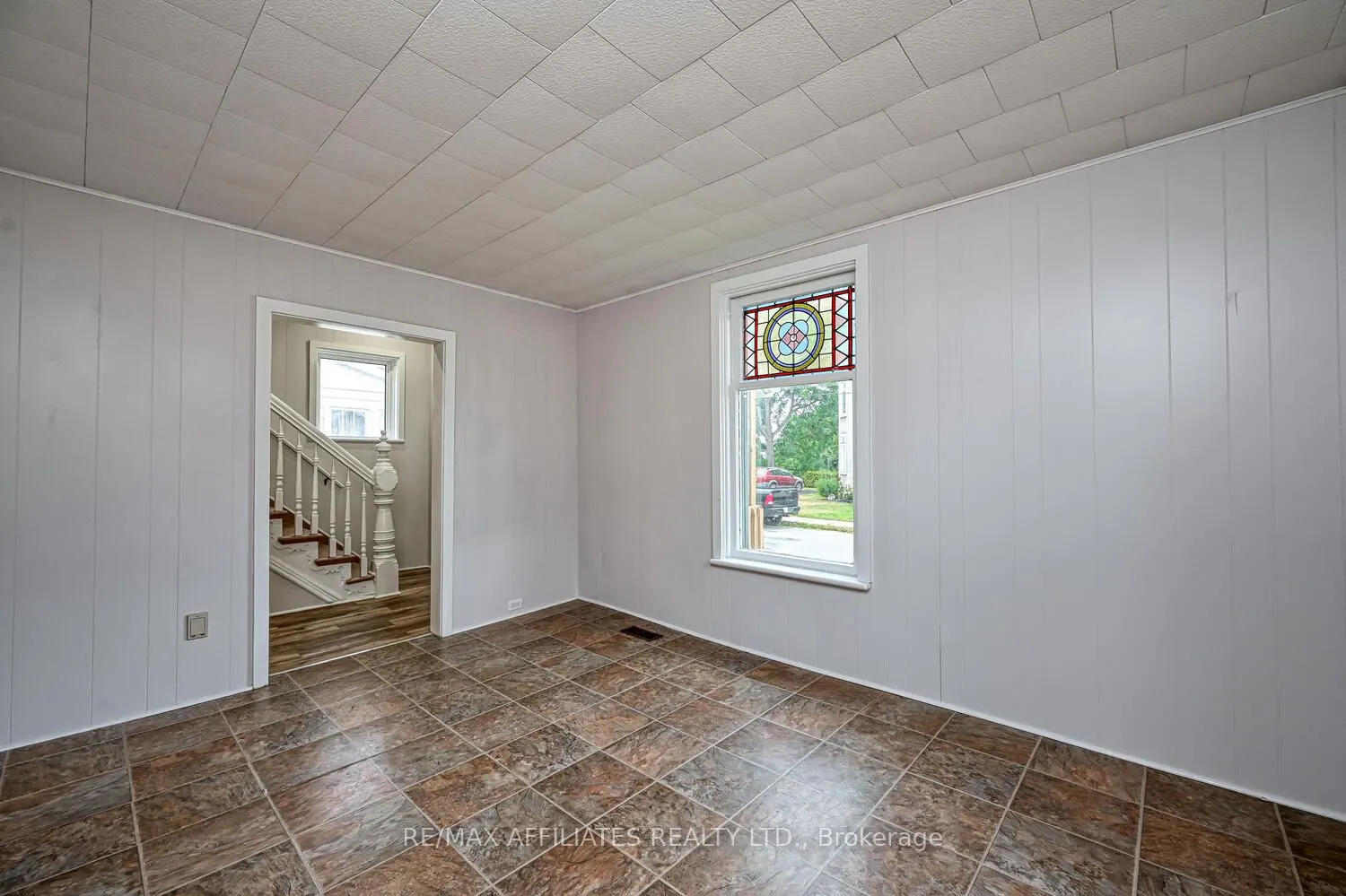 8 Winnifred Street N