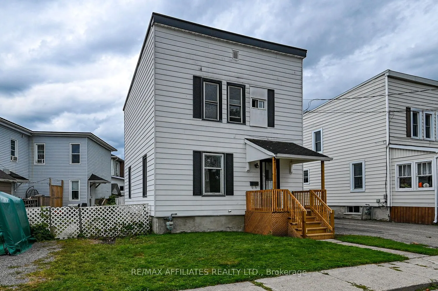 8 Winnifred Street N
