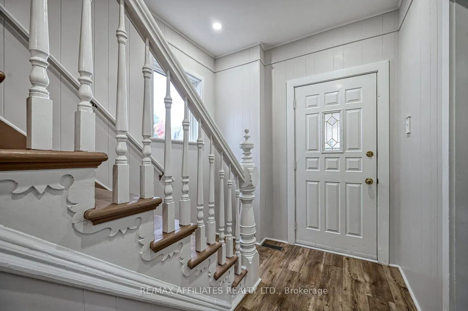 8 Winnifred Street N