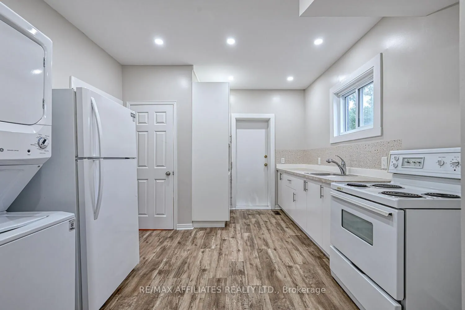 8 Winnifred Street N
