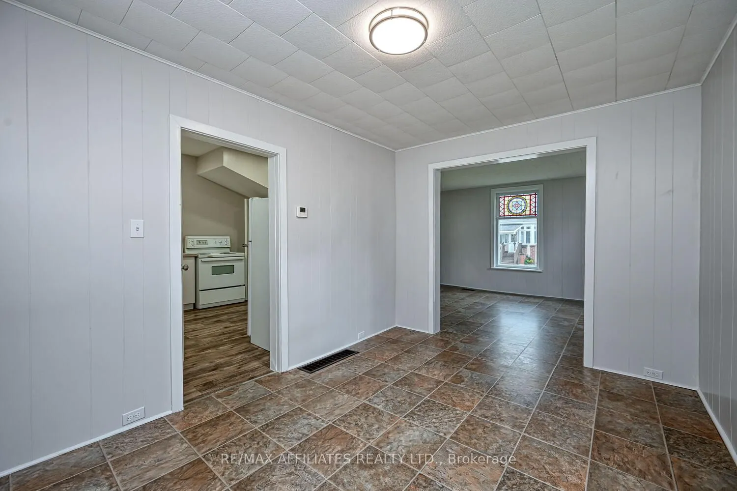 8 Winnifred Street N