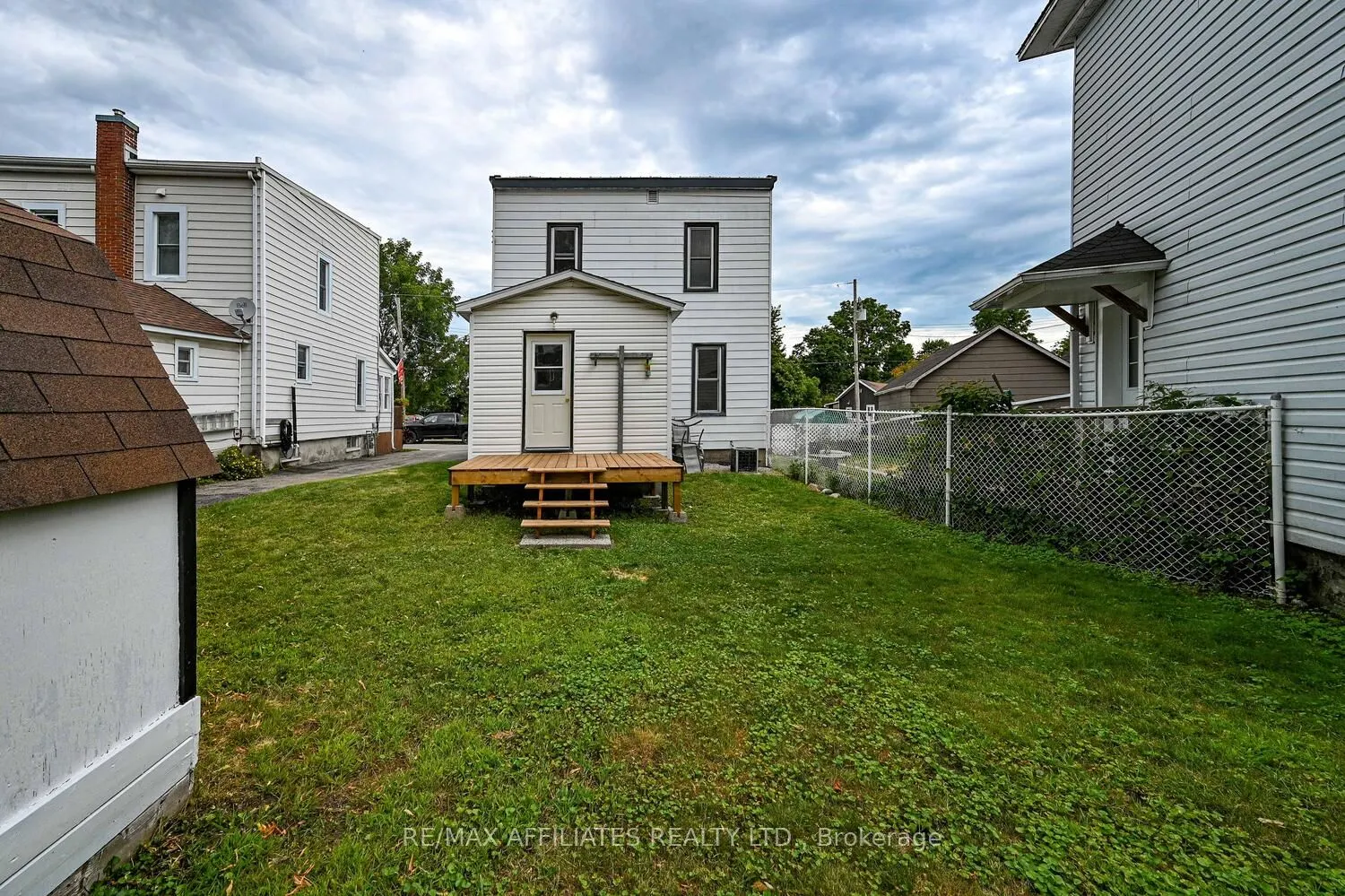 8 Winnifred Street N