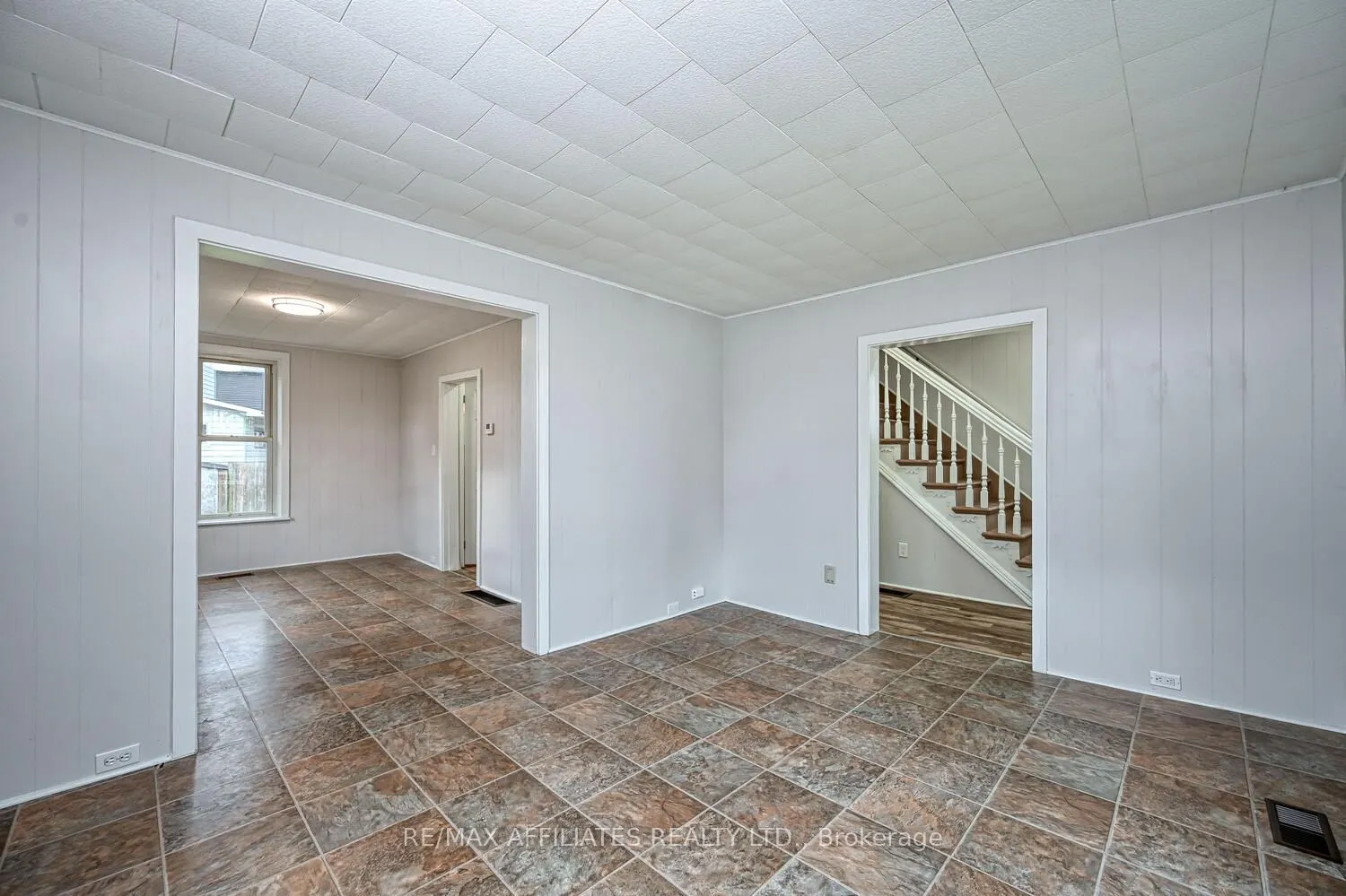8 Winnifred Street N