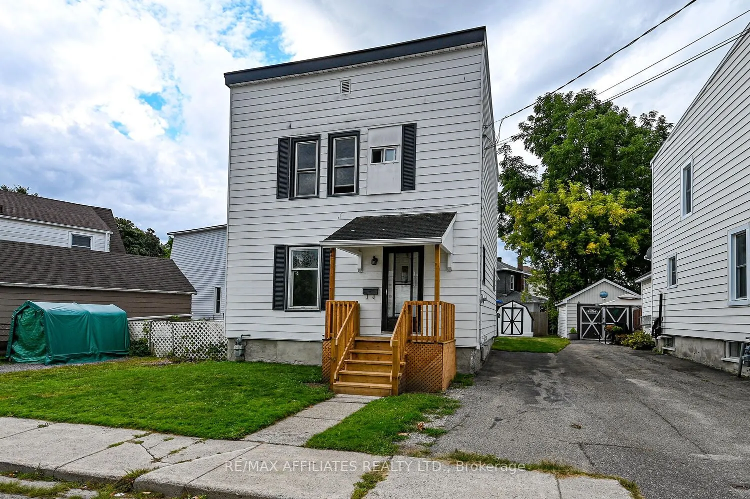 8 Winnifred Street N