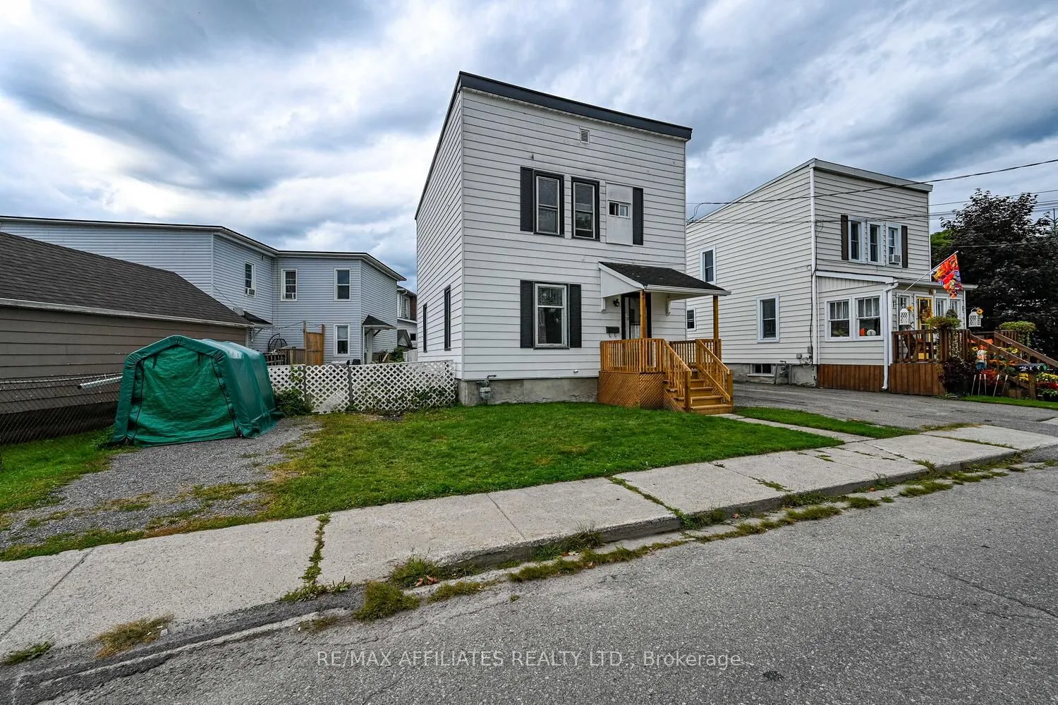 8 Winnifred Street N
