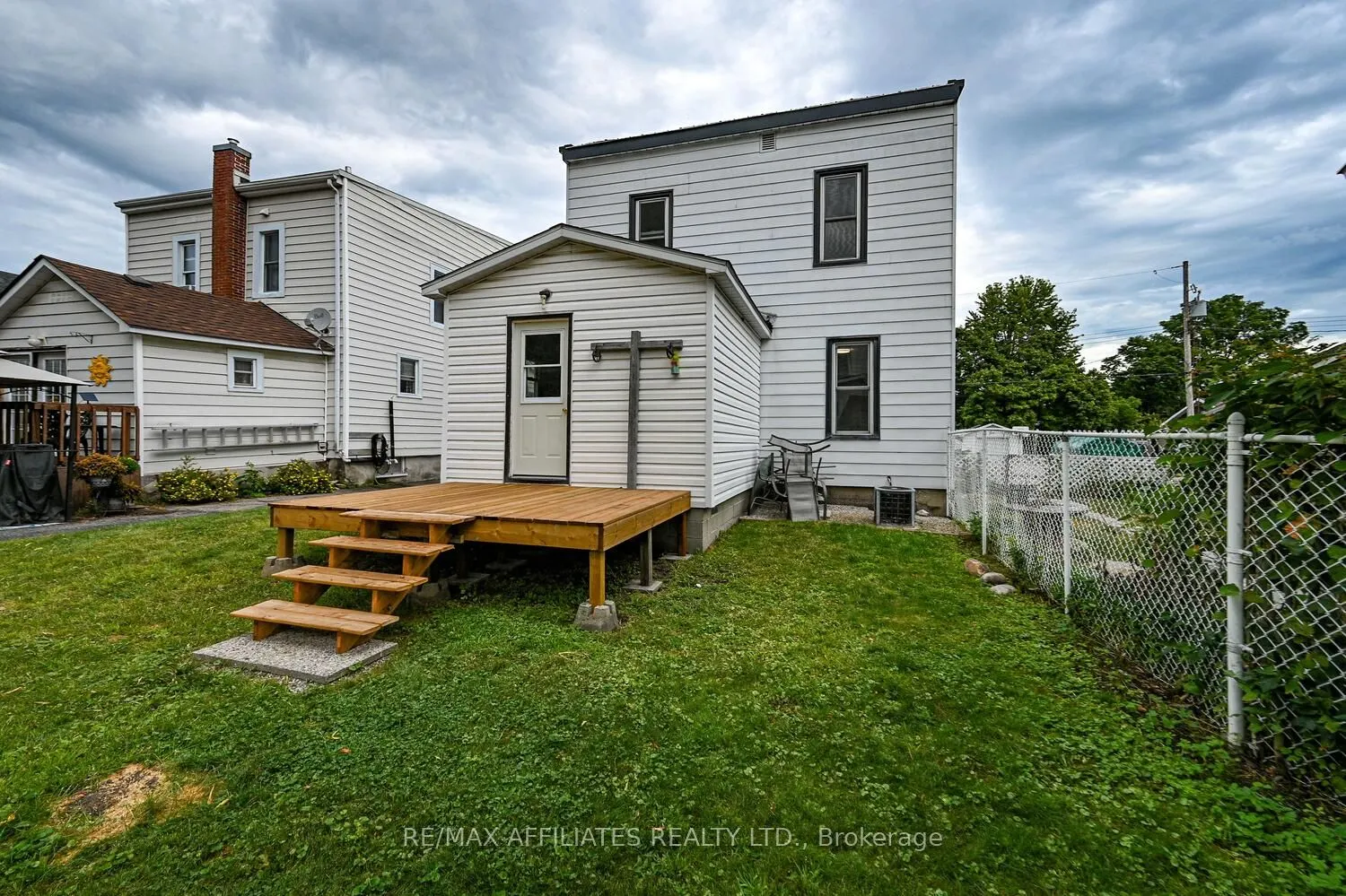 8 Winnifred Street N
