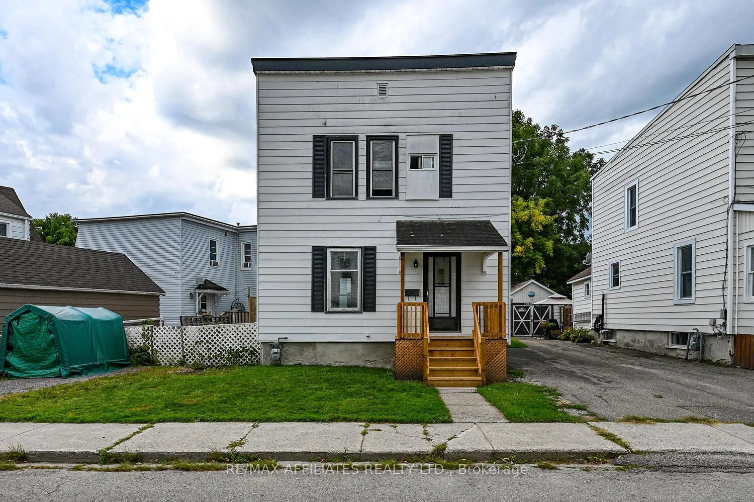 8 Winnifred Street N