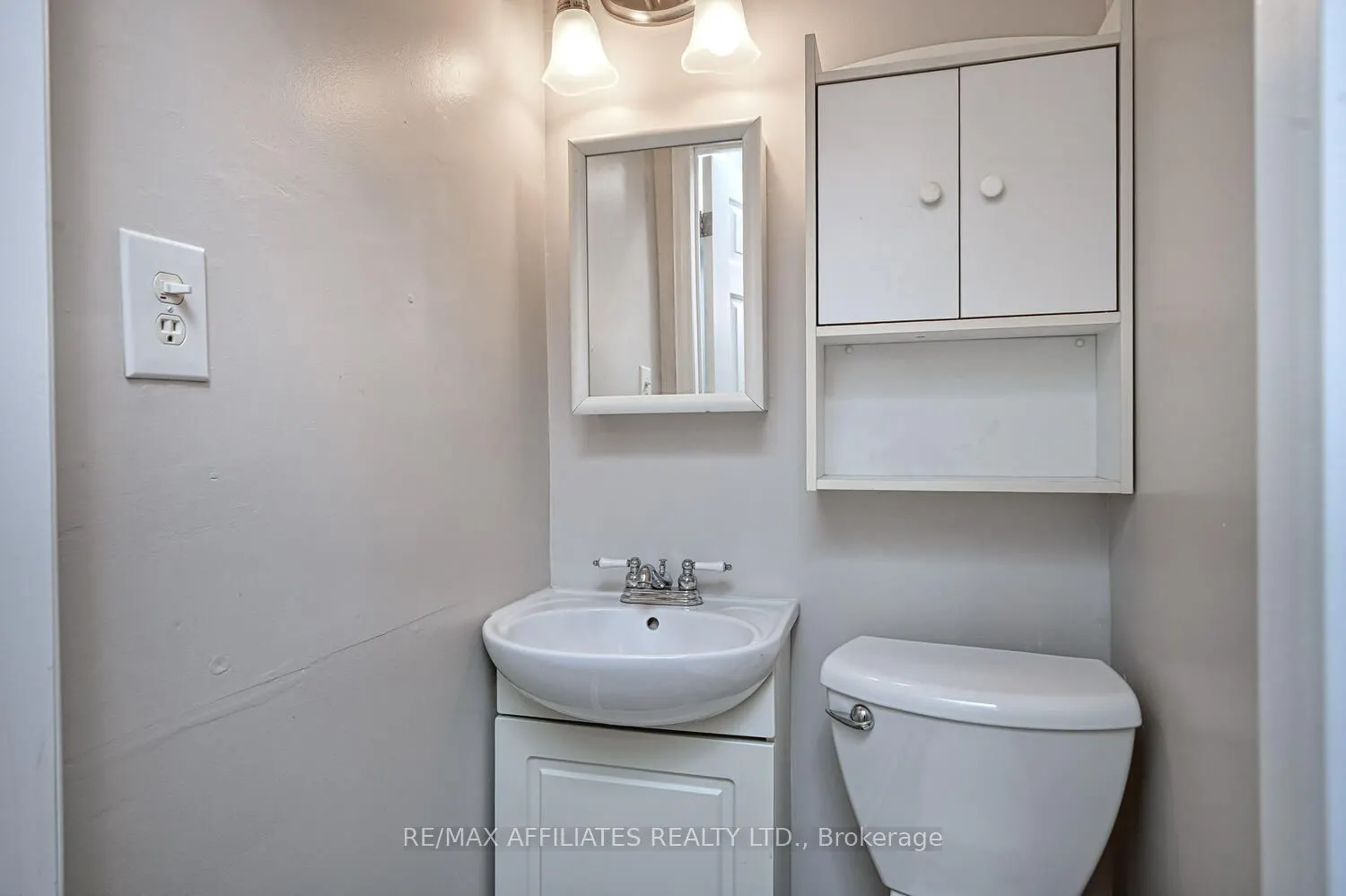 8 Winnifred Street N
