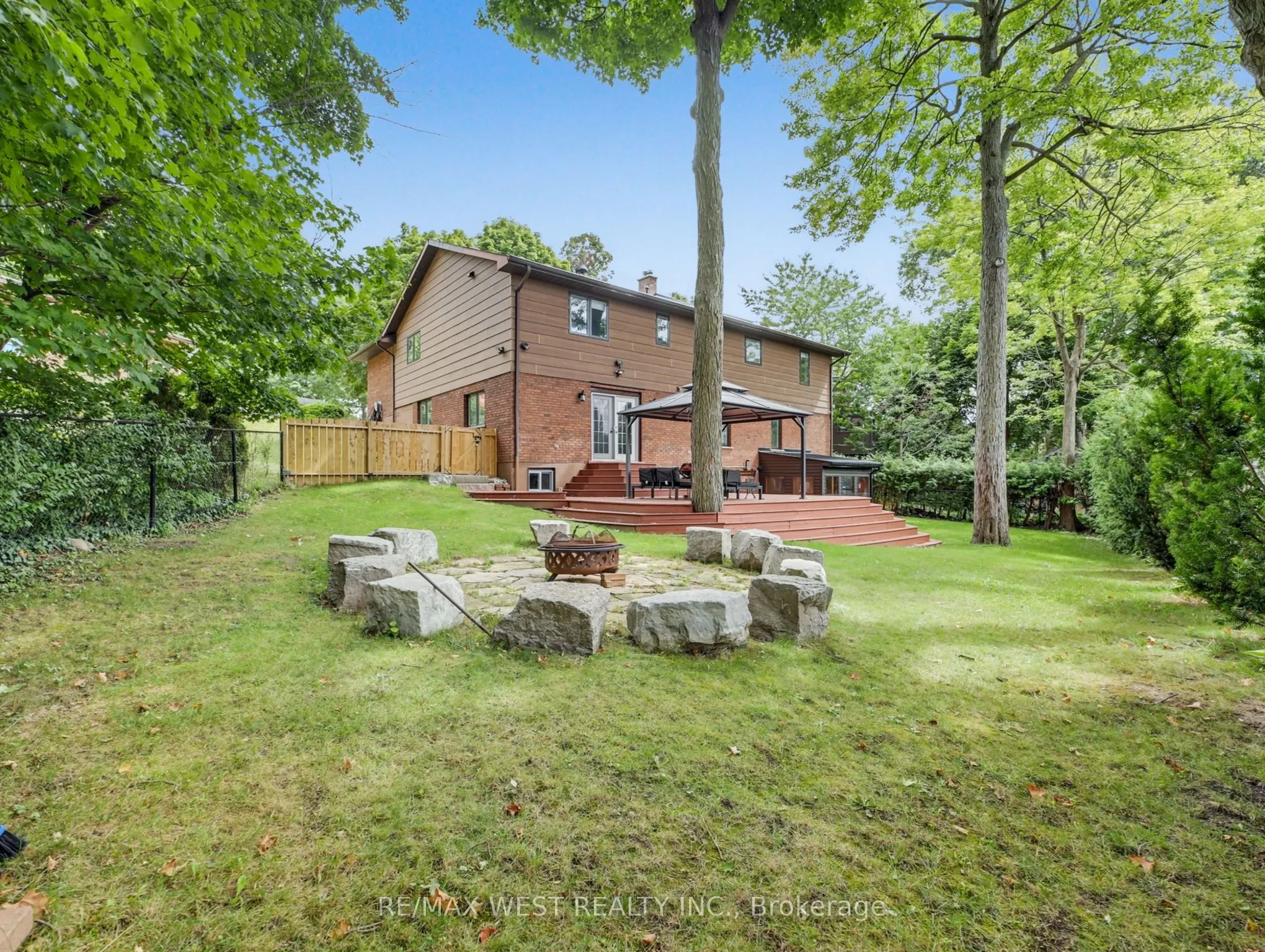15 Westbrook Place S