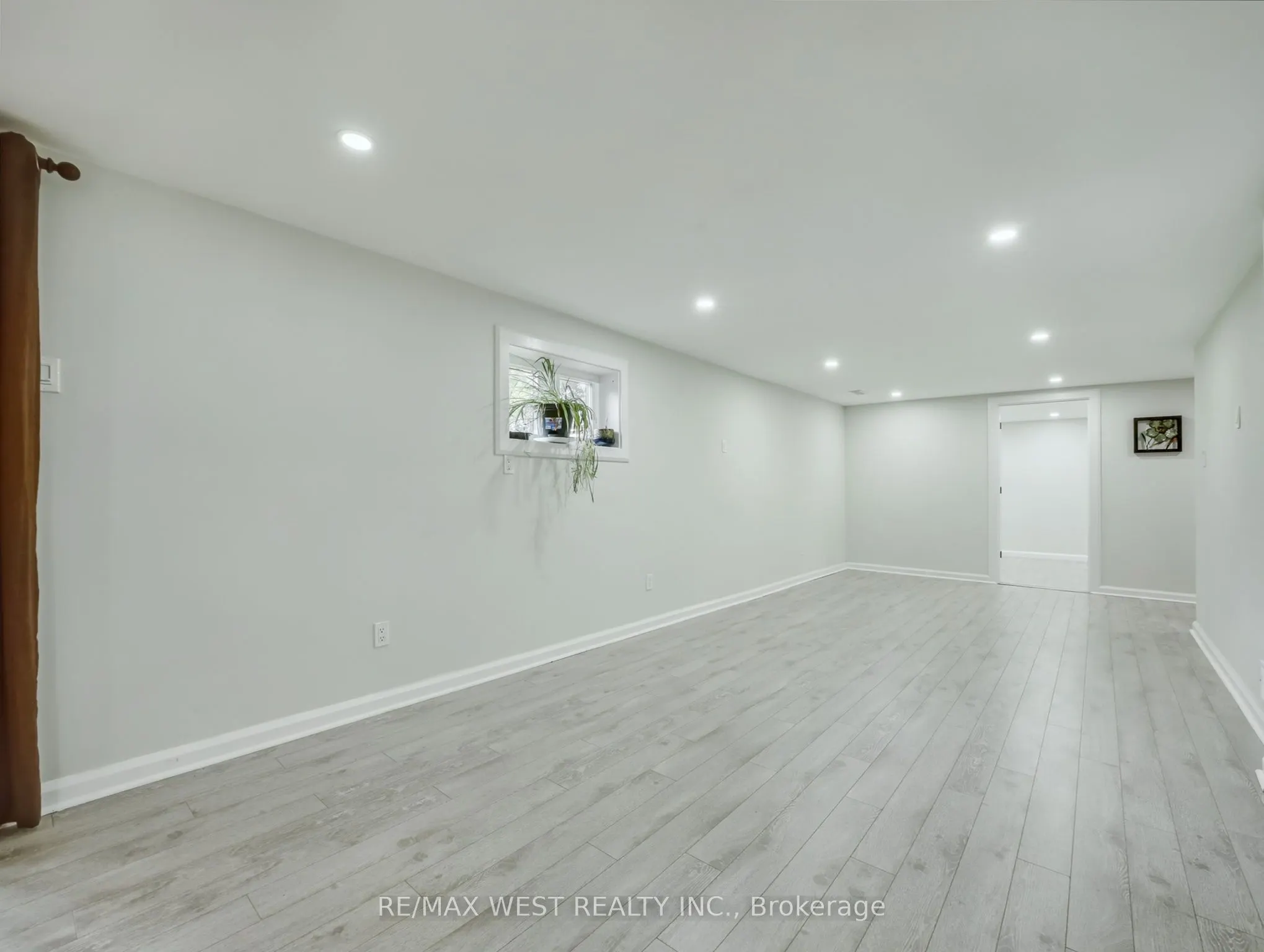 15 Westbrook Place S