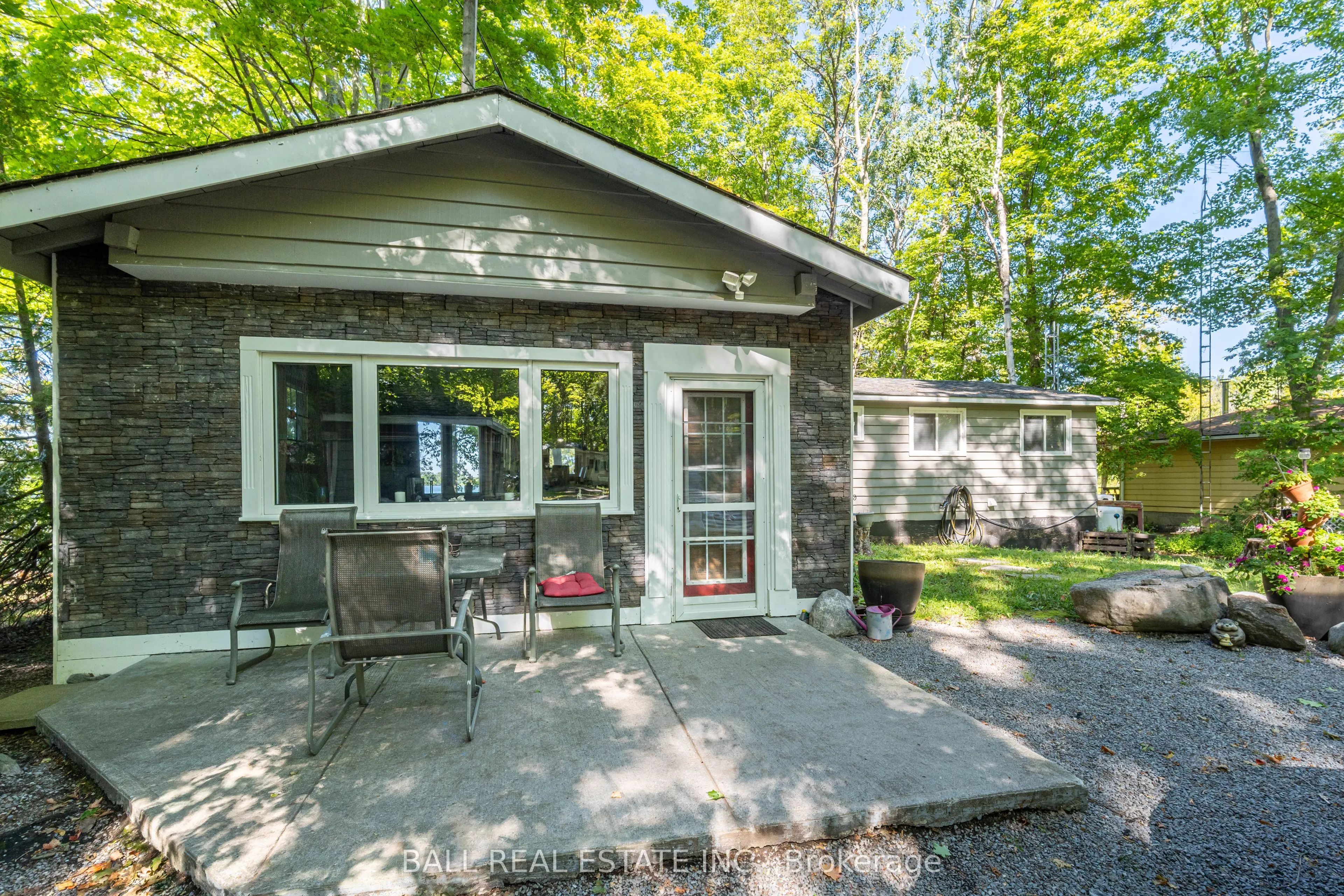 21 Cedar Bay Road N