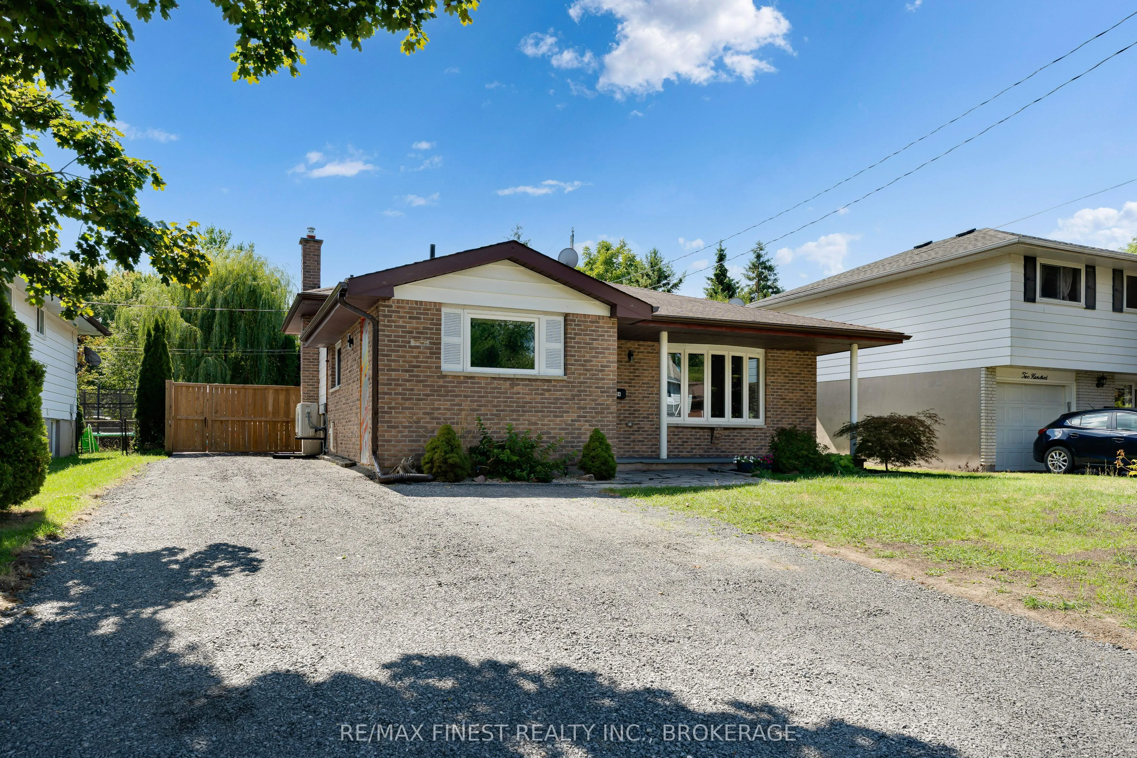 204 QUEEN Street
