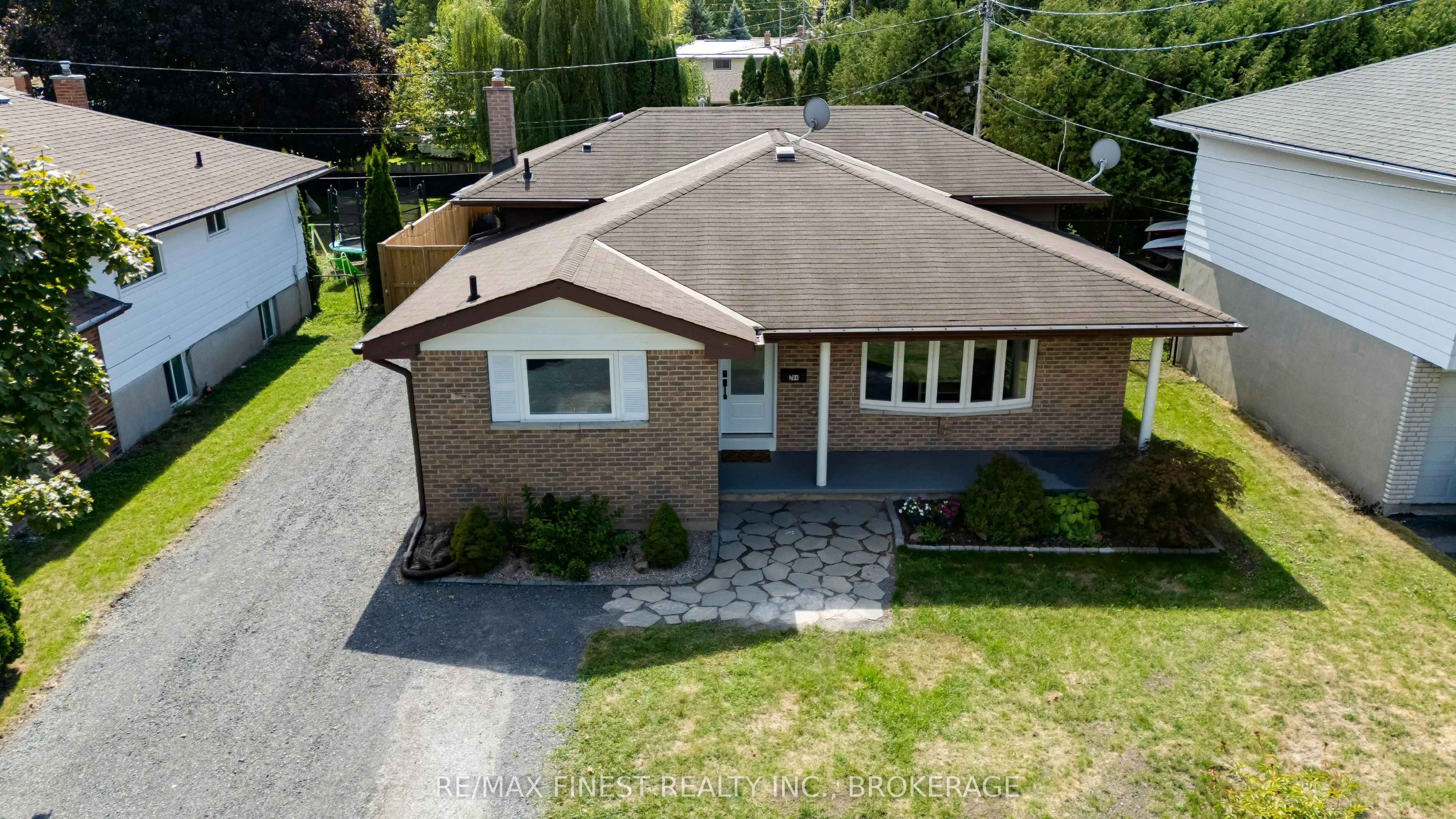 204 QUEEN Street