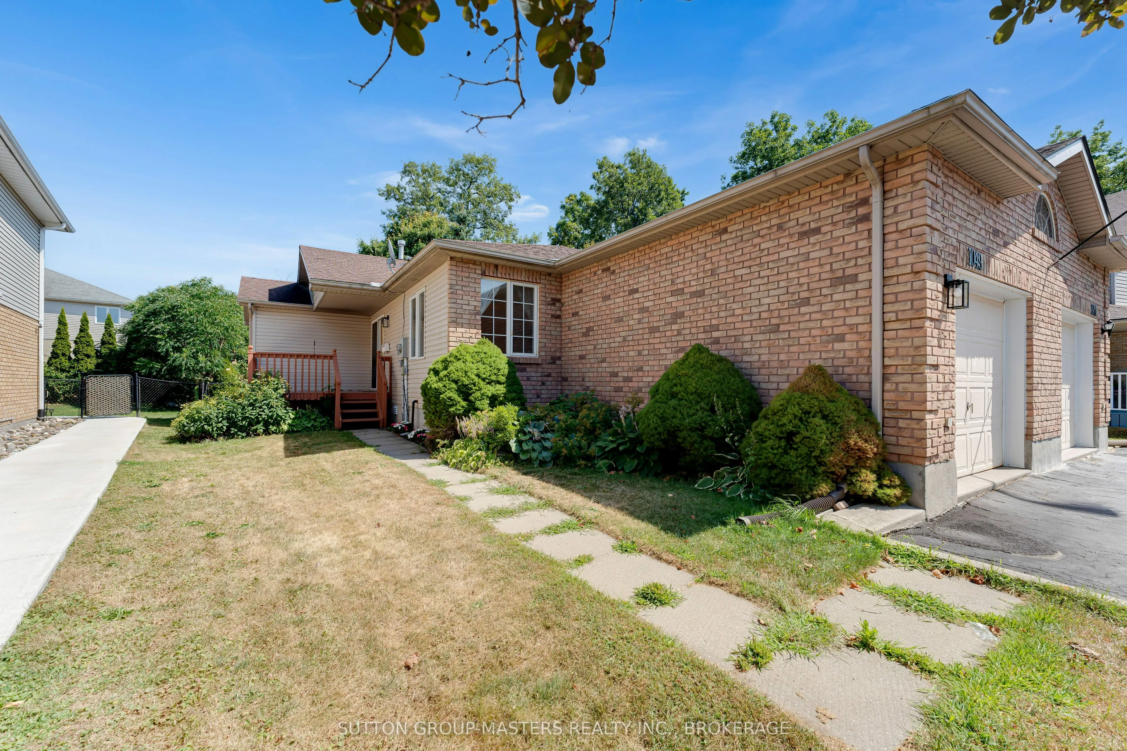 1049 Waterbury Crescent
