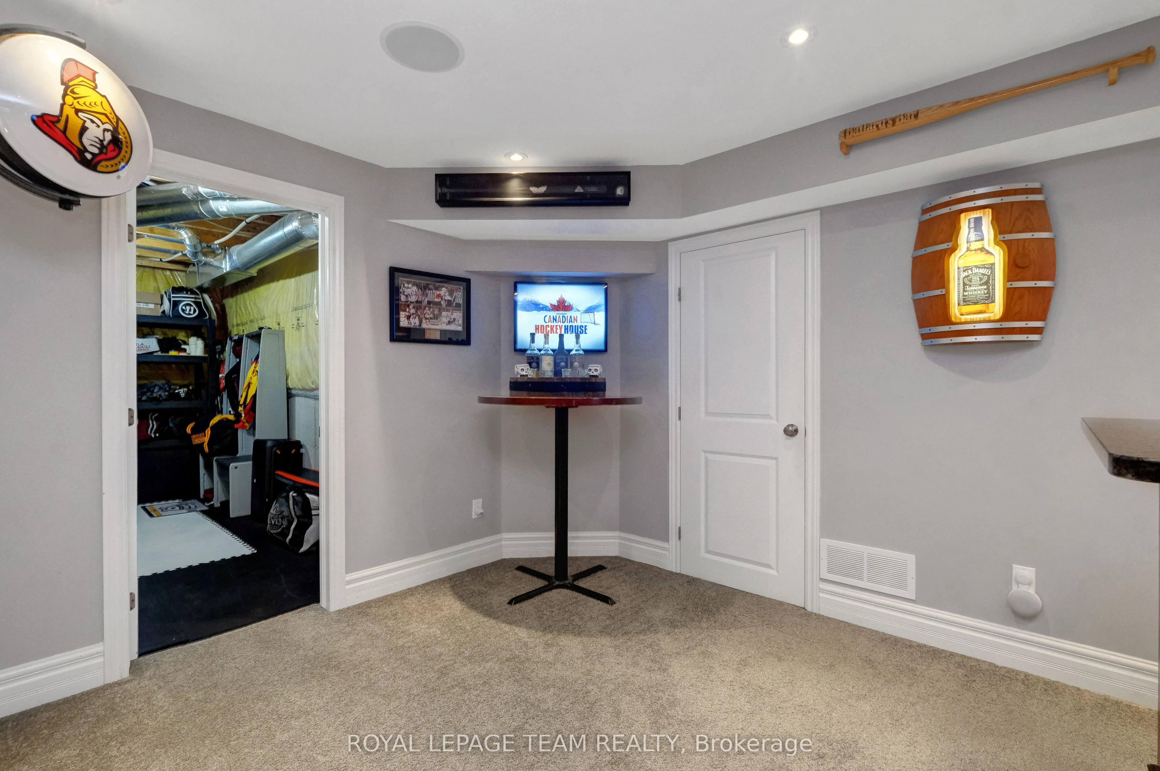 121 Bandelier Way