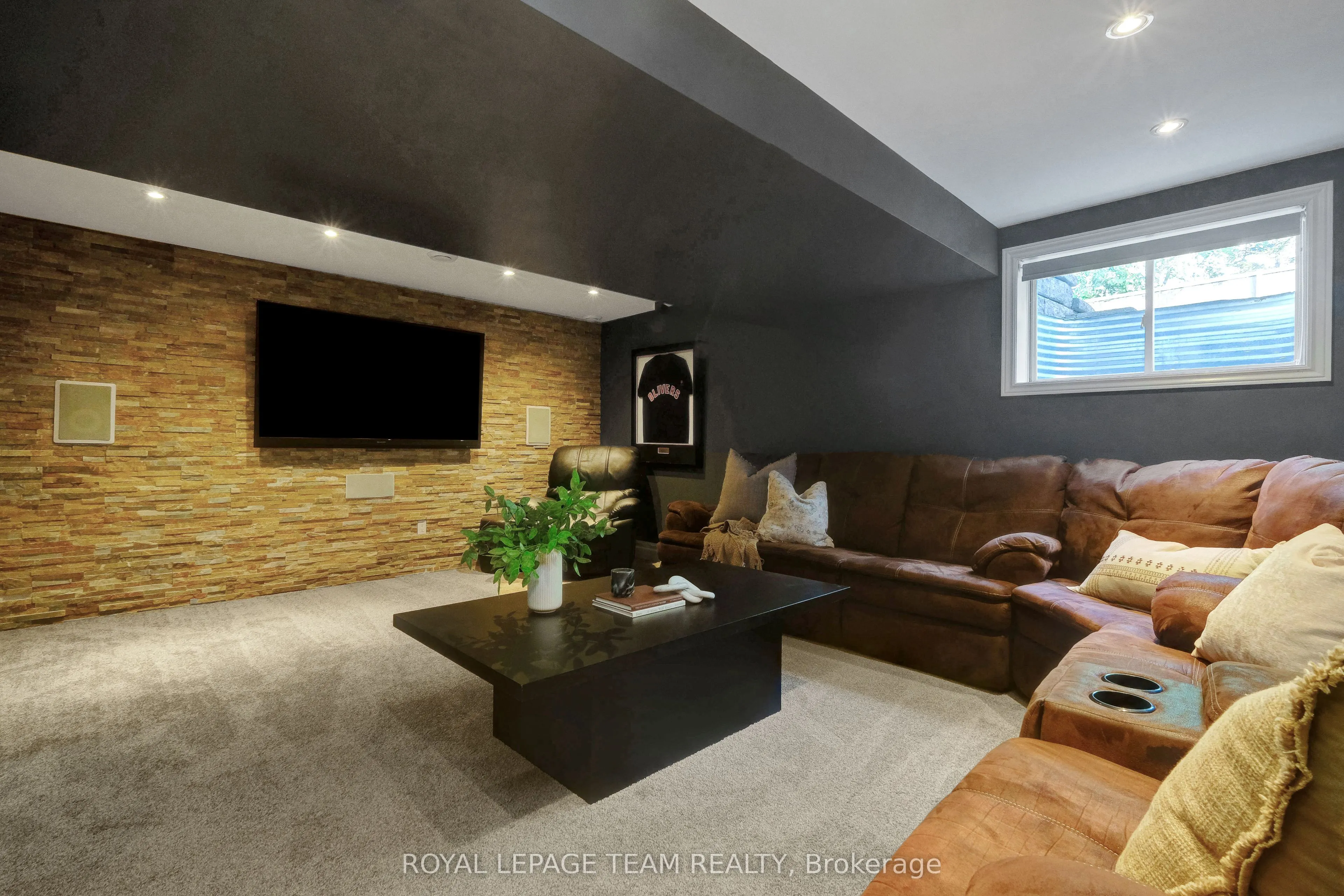 121 Bandelier Way
