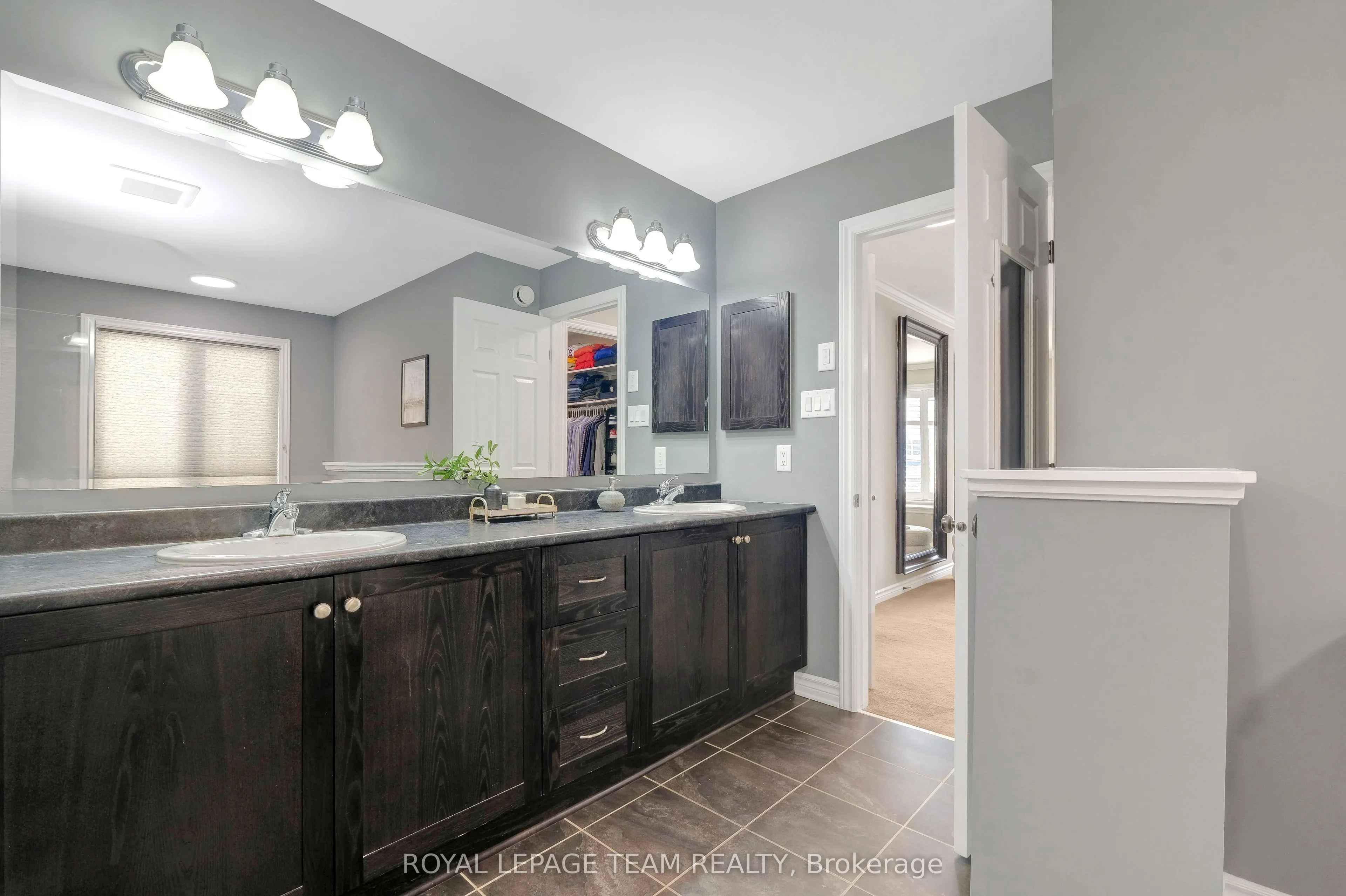 121 Bandelier Way