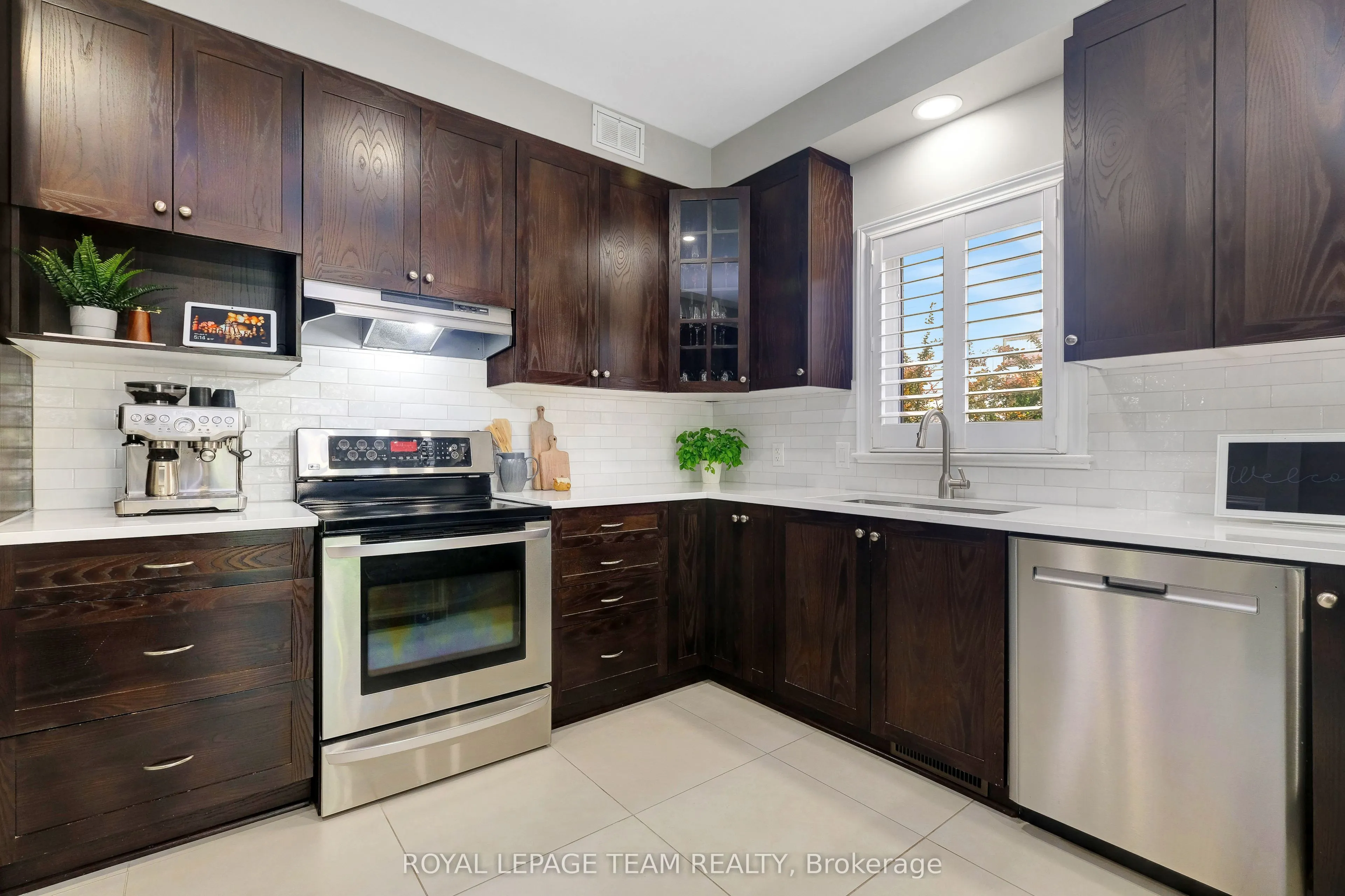 121 Bandelier Way