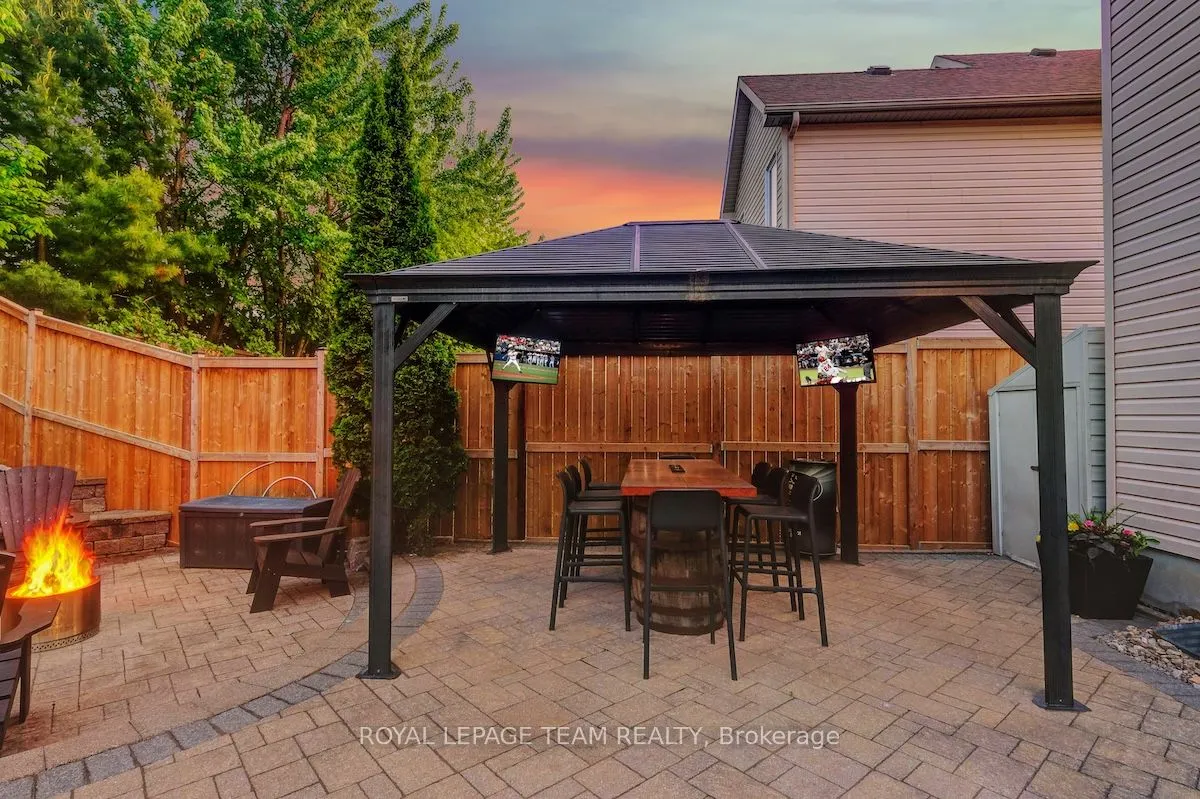 121 Bandelier Way