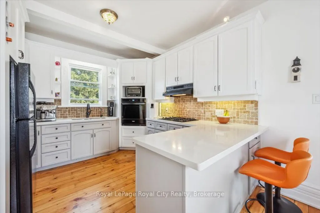 572 Woolwich Street