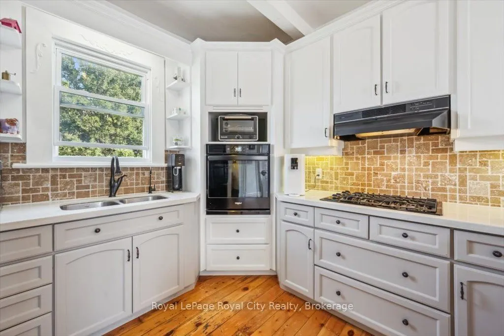 572 Woolwich Street