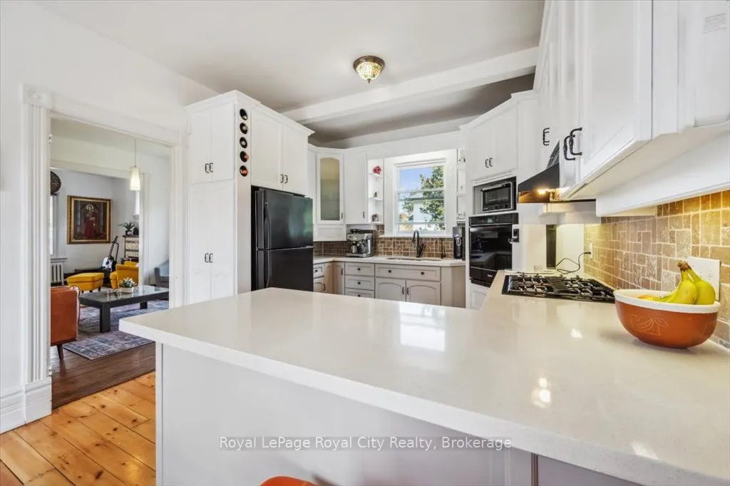 572 Woolwich Street