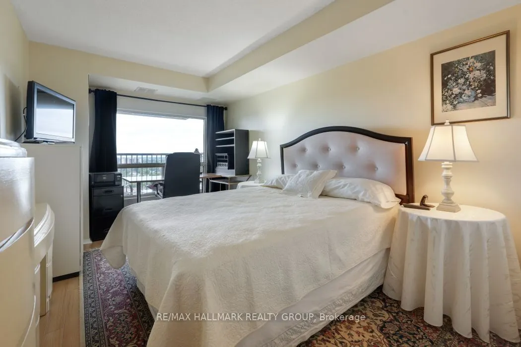 545 St Laurent Boulevard, #1006