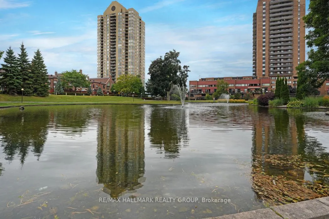 545 St Laurent Boulevard, #1006