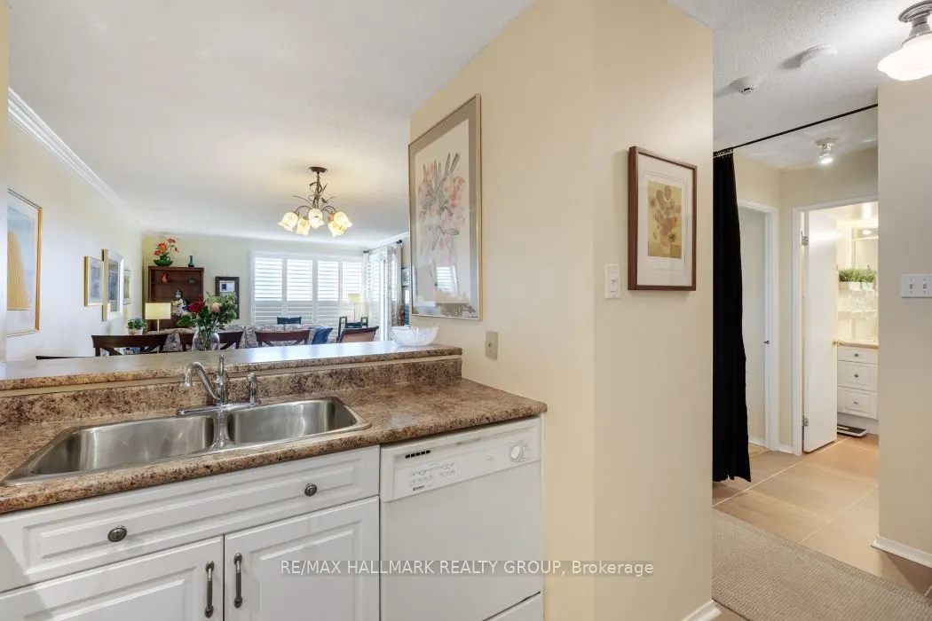 545 St Laurent Boulevard, #1006