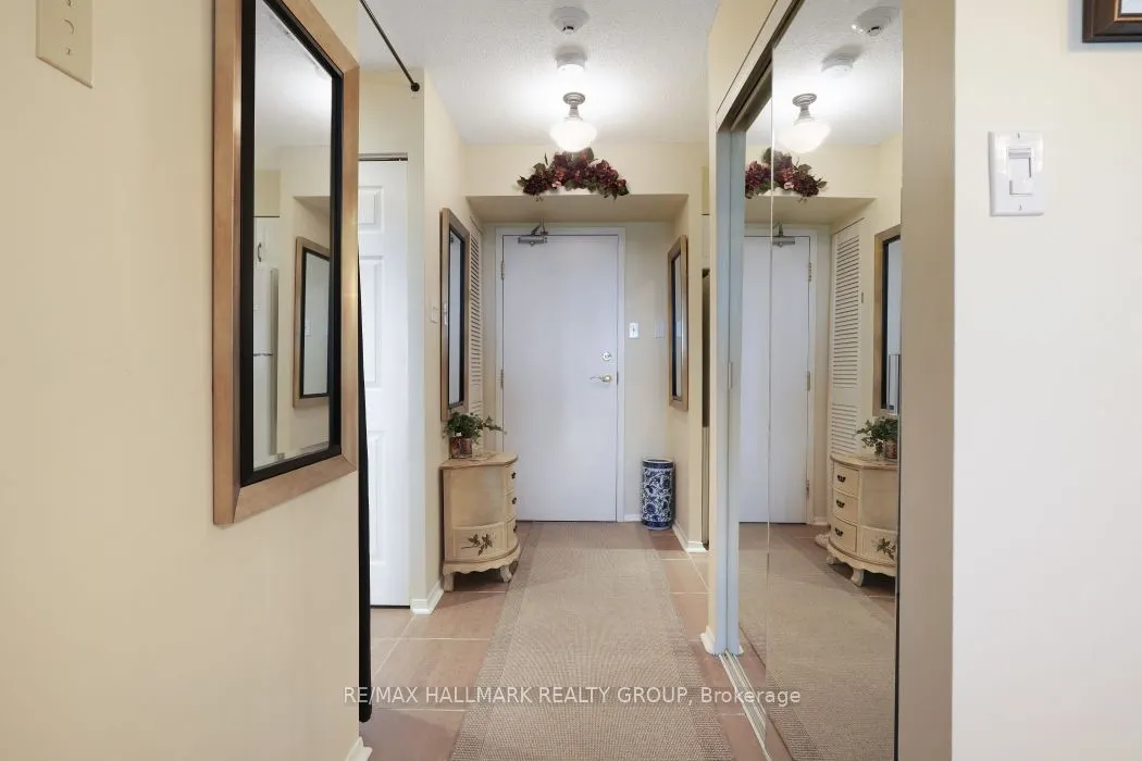 545 St Laurent Boulevard, #1006