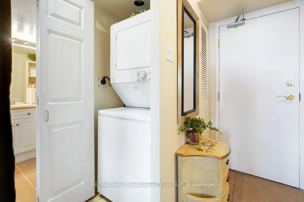 545 St Laurent Boulevard, #1006