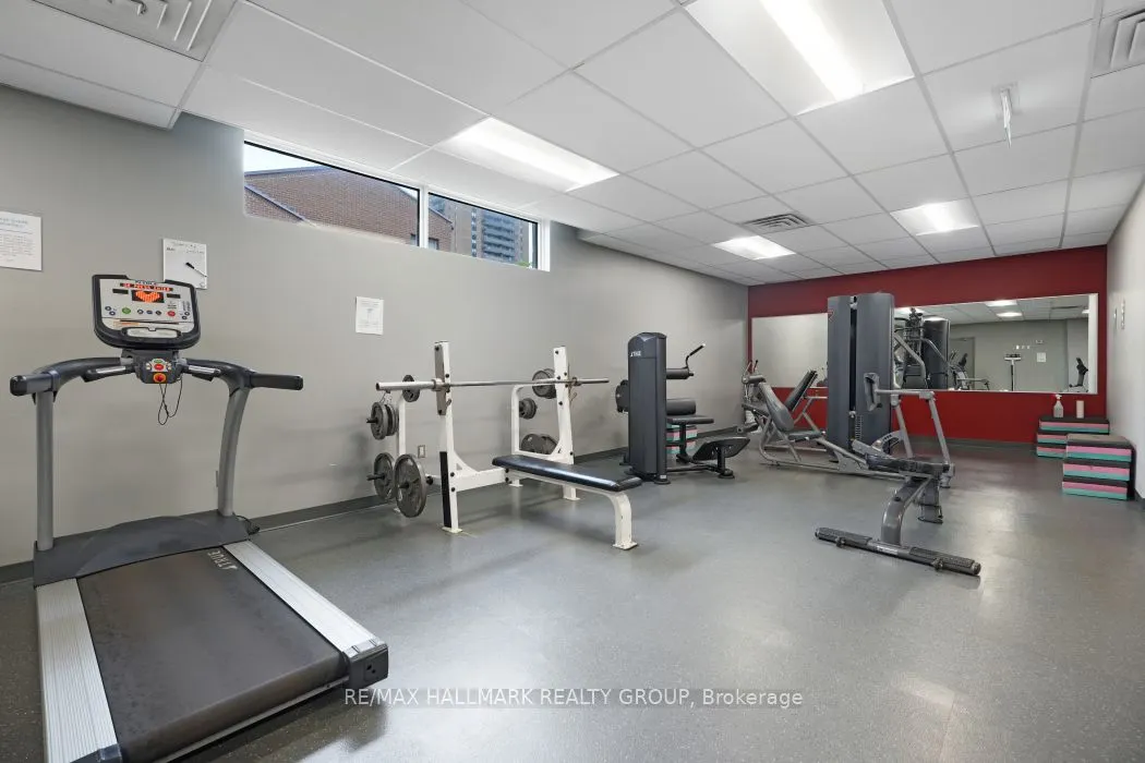 545 St Laurent Boulevard, #1006
