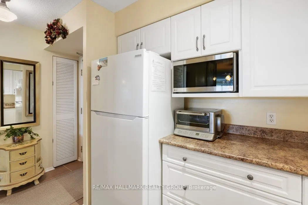 545 St Laurent Boulevard, #1006
