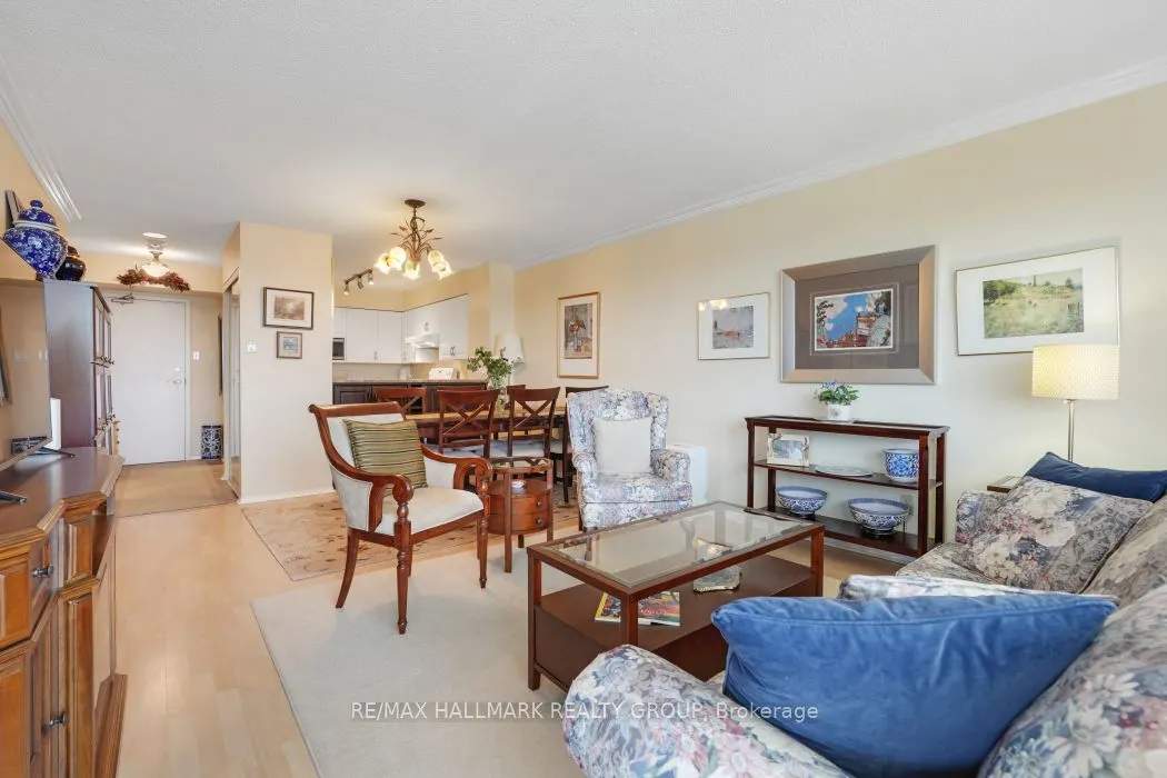 545 St Laurent Boulevard, #1006