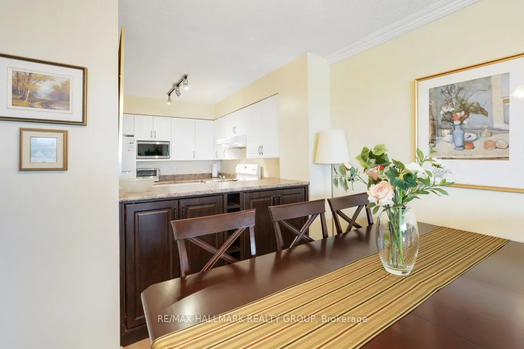 545 St Laurent Boulevard, #1006