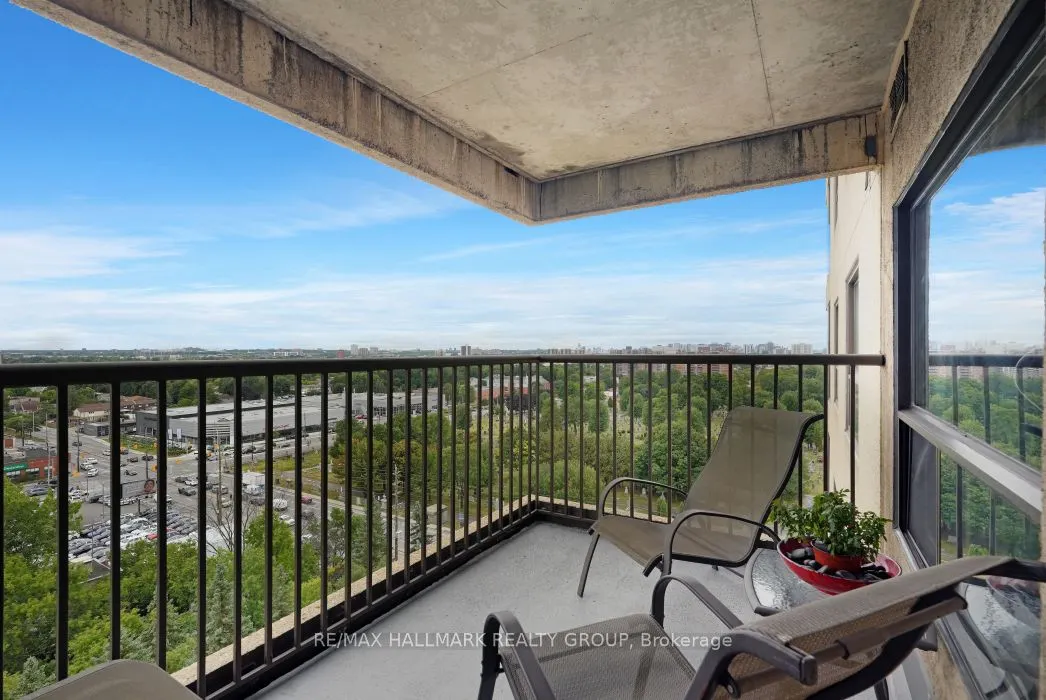 545 St Laurent Boulevard, #1006